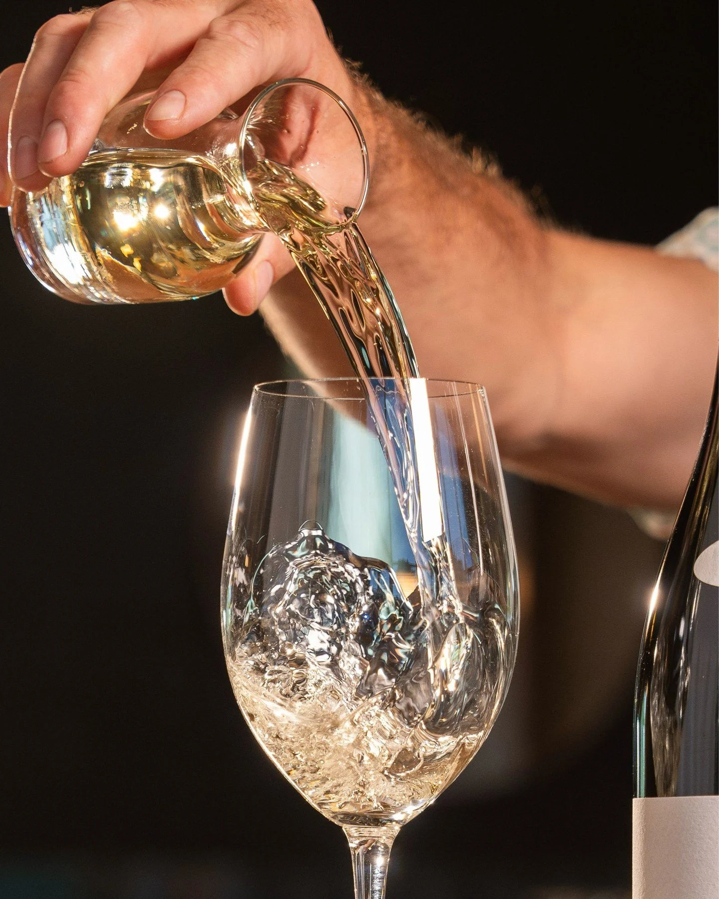 Give the gift of good taste this season. 🍷

All December long, purchase a $100 Oliver&rsquo;s Modern American gift card and receive a complimentary bottle of red, white, or ros&eacute; &mdash; pre-wrapped and ready to give.

Perfect for the ones you