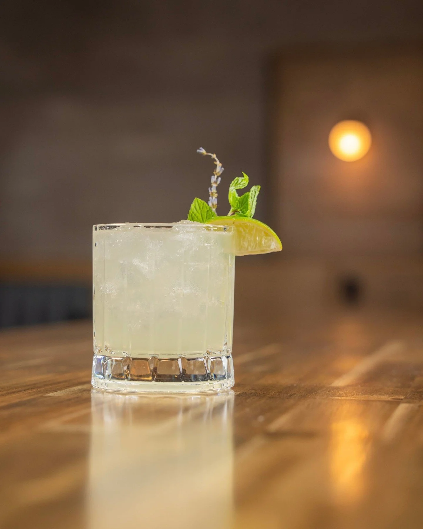 Where classic meets modern 💜🍸 Oliver&rsquo;s Lavender Mule brings a subtle floral twist to a timeless favorite&mdash;smooth, refreshing, and effortlessly cool.

Oliver&rsquo;s Modern American ✨

Sun - Thurs ➡️ 4:00pm - 10:00pm
Fri - Sat ➡️ 4:00pm -