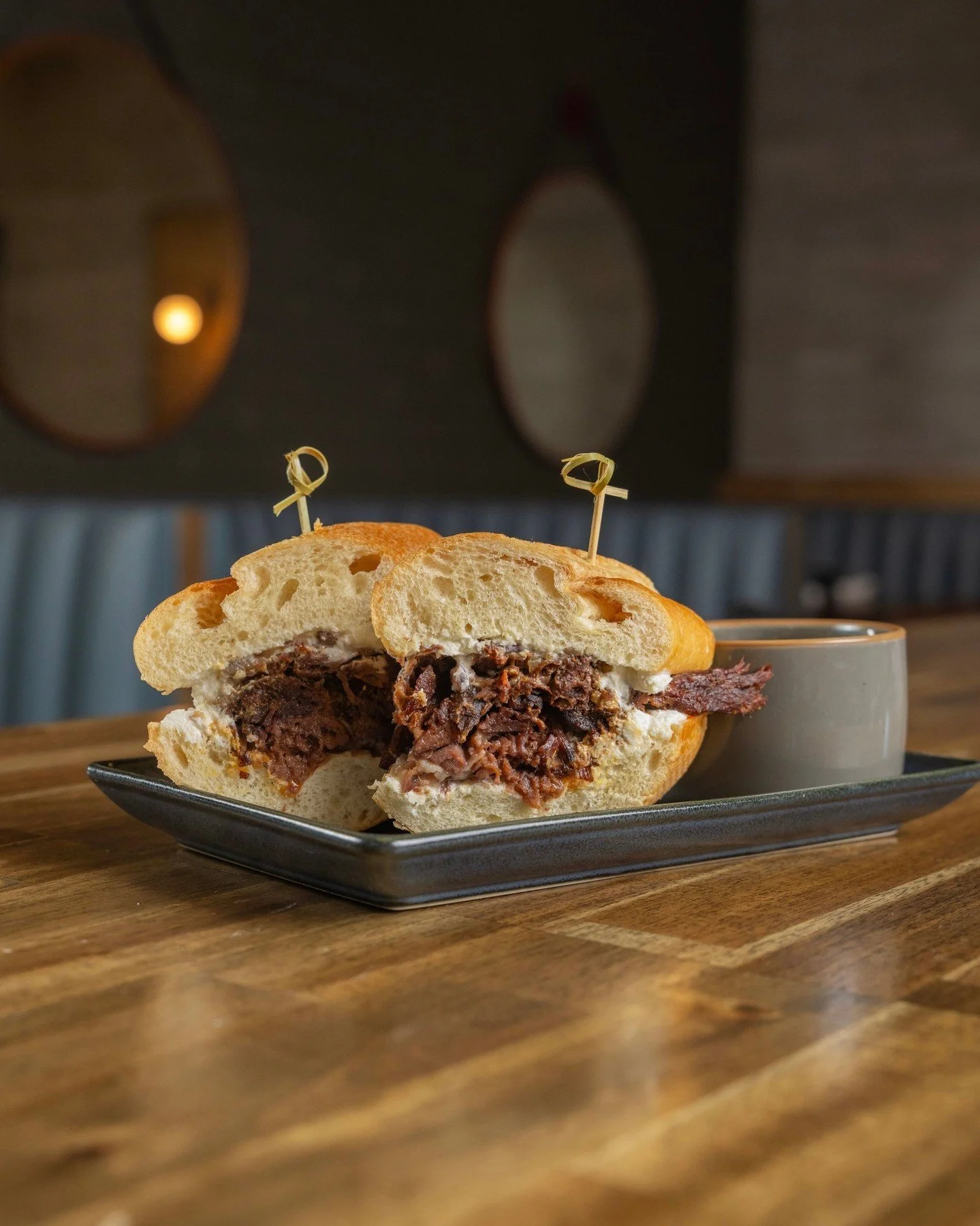 Tender short rib, stacked high and served hot 🔥 This Short Rib Dip is comfort food done right.

Oliver&rsquo;s Modern American ✨

Sun - Thurs ➡️ 4:00pm - 10:00pm
Fri - Sat ➡️ 4:00pm - 11:00pm

📍 3205 N Hayden Rd Scottsdale, AZ 85251

#ShortRibDip #