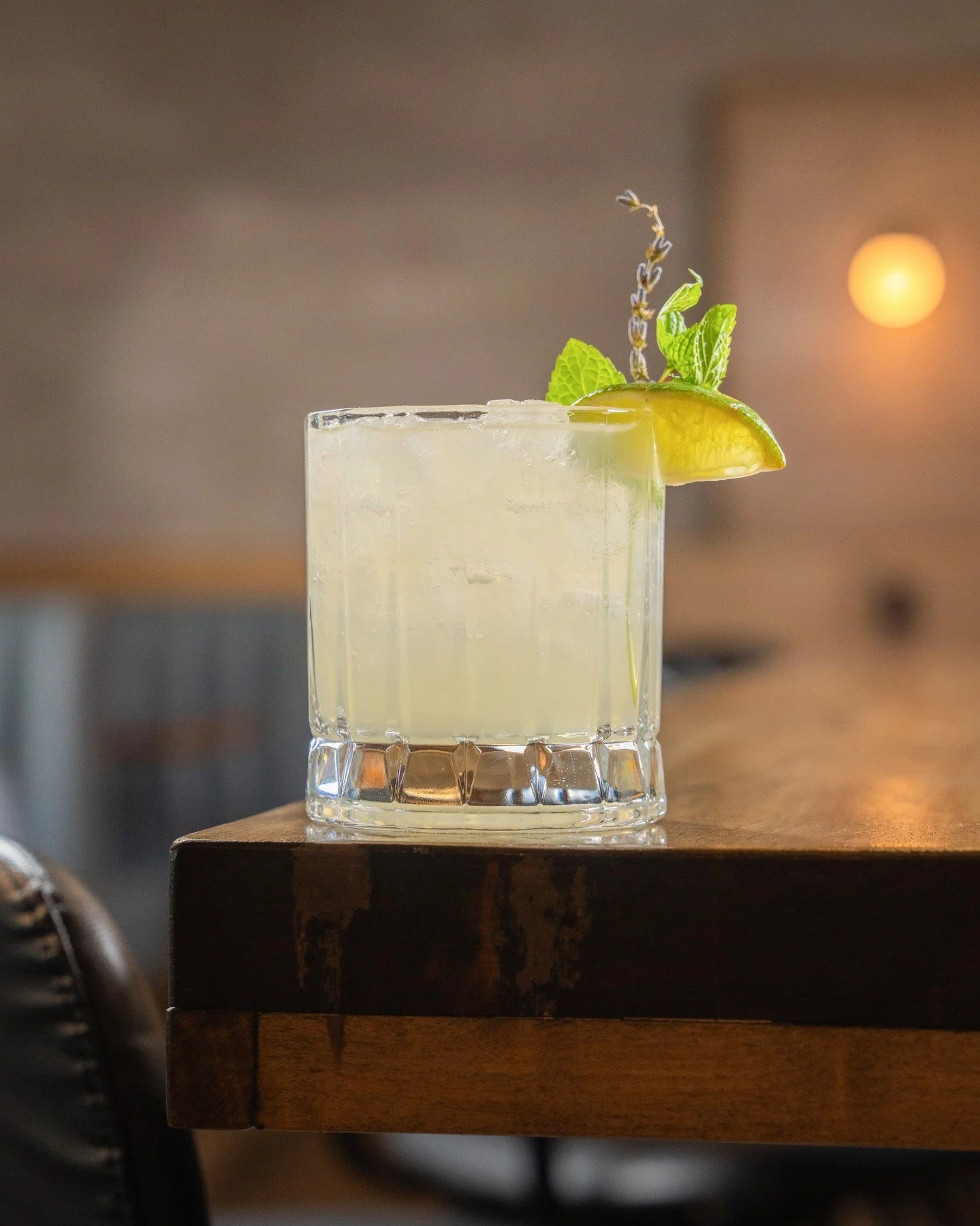 A classic mule, elevated.�Lavender Mule kind of night. ✨

Oliver&rsquo;s Modern American ✨

Sun - Thurs ➡️ 4:00pm - 10:00pm
Fri - Sat ➡️ 4:00pm - 11:00pm

📍 3205 N Hayden Rd Scottsdale, AZ 85251

#OliversModernAmerican #LavenderMule #CraftCocktails 