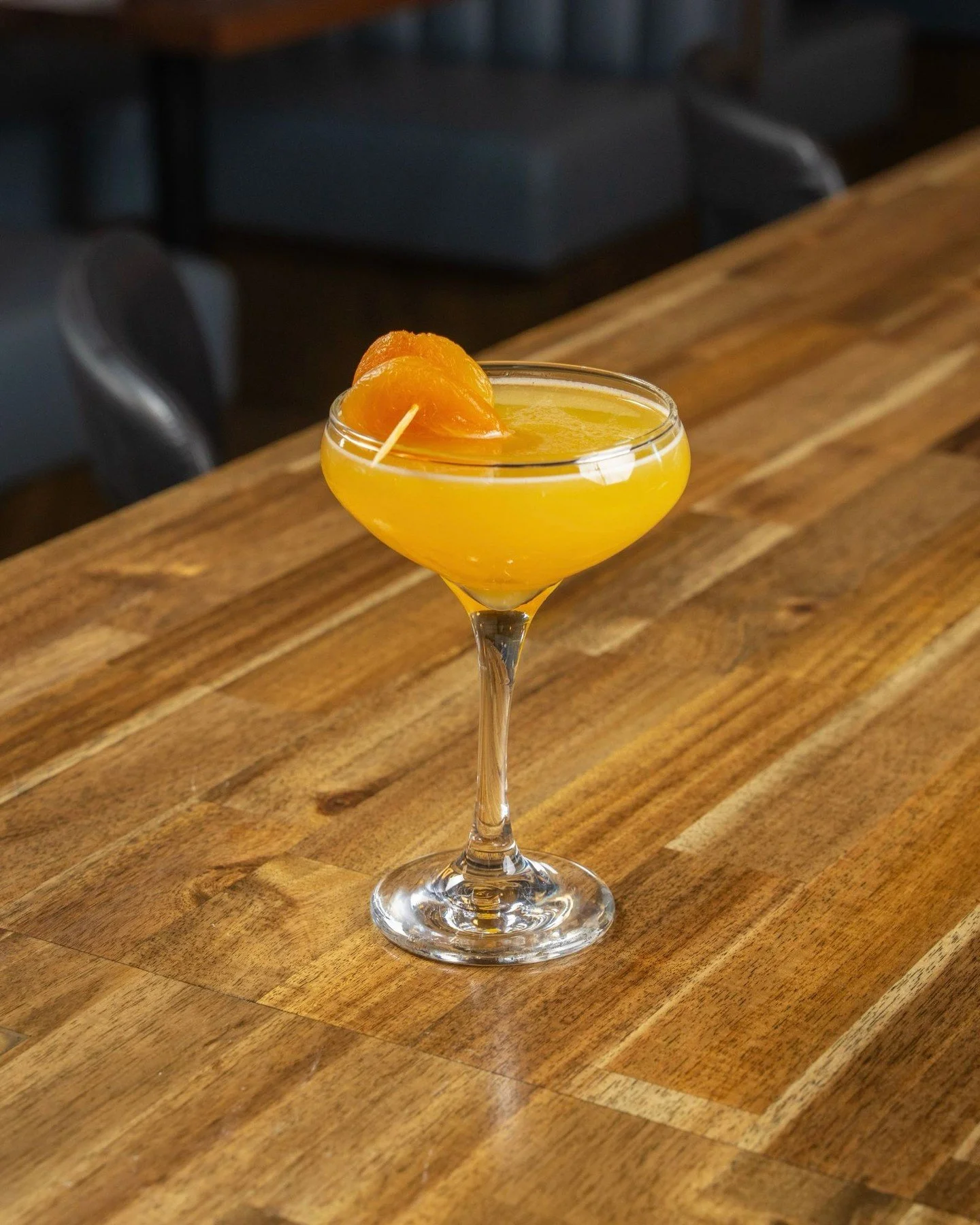 A classic with a fruity twist✨🥃 Meet the Apricot Whiskey Sour.
Oliver&rsquo;s Modern American ✨

Sun - Thurs ➡️ 4:00pm - 10:00pm
Fri - Sat ➡️ 4:00pm - 11:00pm

📍 3205 N Hayden Rd Scottsdale, AZ 85251

#OliversModernAmerican #RestaurantVibes #PatioD