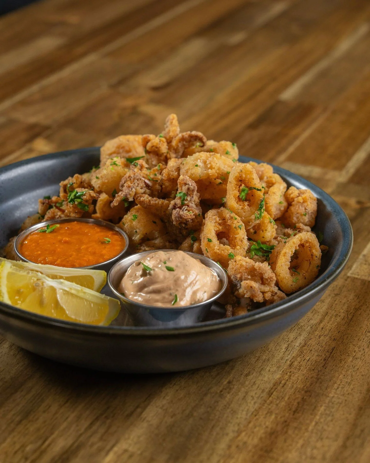 Crispy calamari, good company, and a table full of conversation at Oliver&rsquo;s Modern American.

Some dishes aren&rsquo;t meant to be ordered alone&hellip; this one&rsquo;s meant for the middle of the table. 🦑✨

Sun - Thurs ➡️ 4:00pm - 10:00pm
Fr