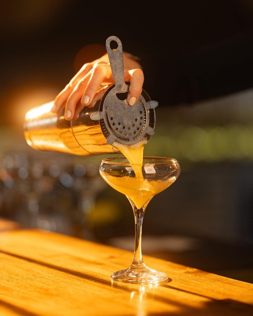 Stop by for a cocktail or three&hellip;🍸

Sun - Thurs ➡️ 4:00pm - 10:00pm
Fri - Sat ➡️ 4:00pm - 11:00pm

📍 3205 N Hayden Rd Scottsdale, AZ 85251

#OliversModernAmerican #RestaurantVibes #PatioDining #FamilyFriendlyDining #PhoenixEats #ArizonaDining