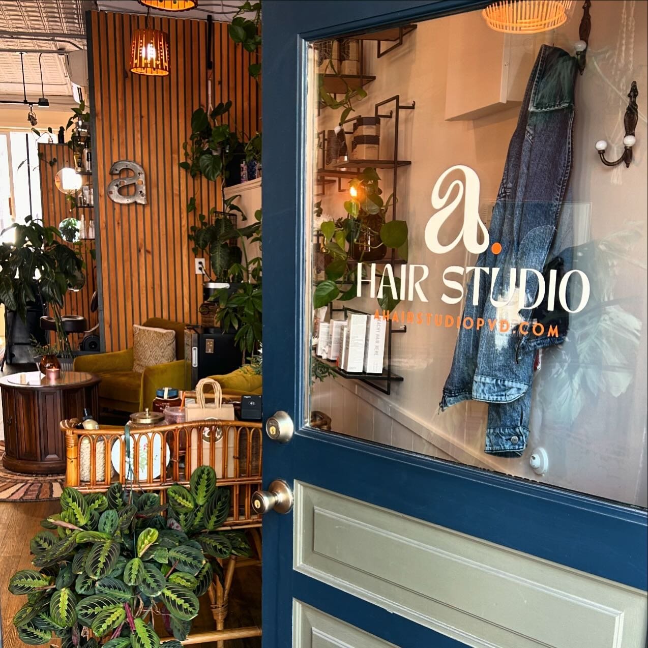 we&rsquo;ve got signage, my friends ☺️

thanks @kroopsdesign for this pleasant surprise 💛