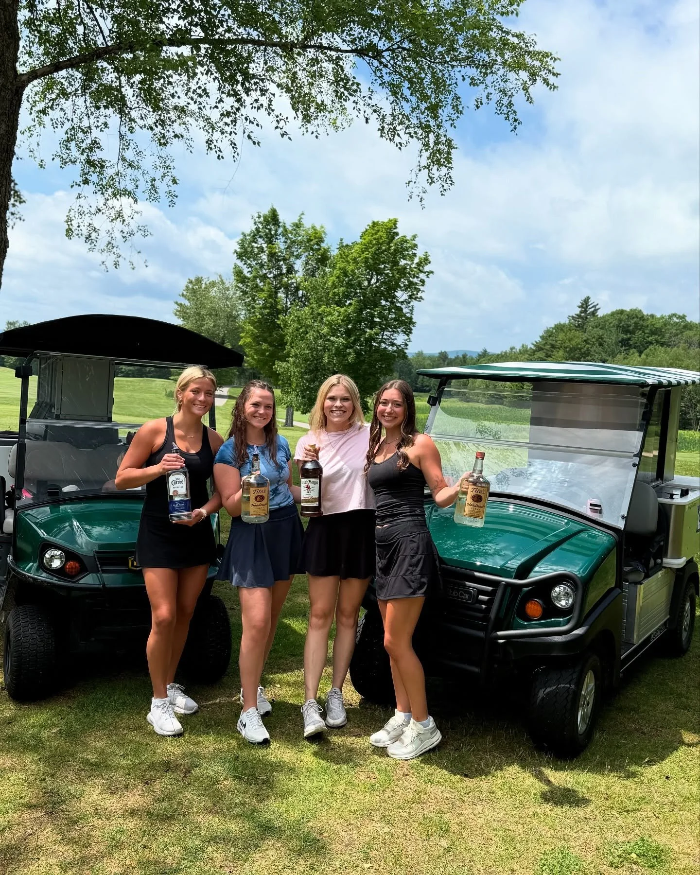Lakes Region Home Builders tournament this afternoon and our Birch Hill ladies are prepared to keep everyone hydrated on the course! 
.
.
.
#birchhill #golf #beverages #beveragecart #cartgirls #lakewinnipesaukee #moultonboroughNH #golftournament