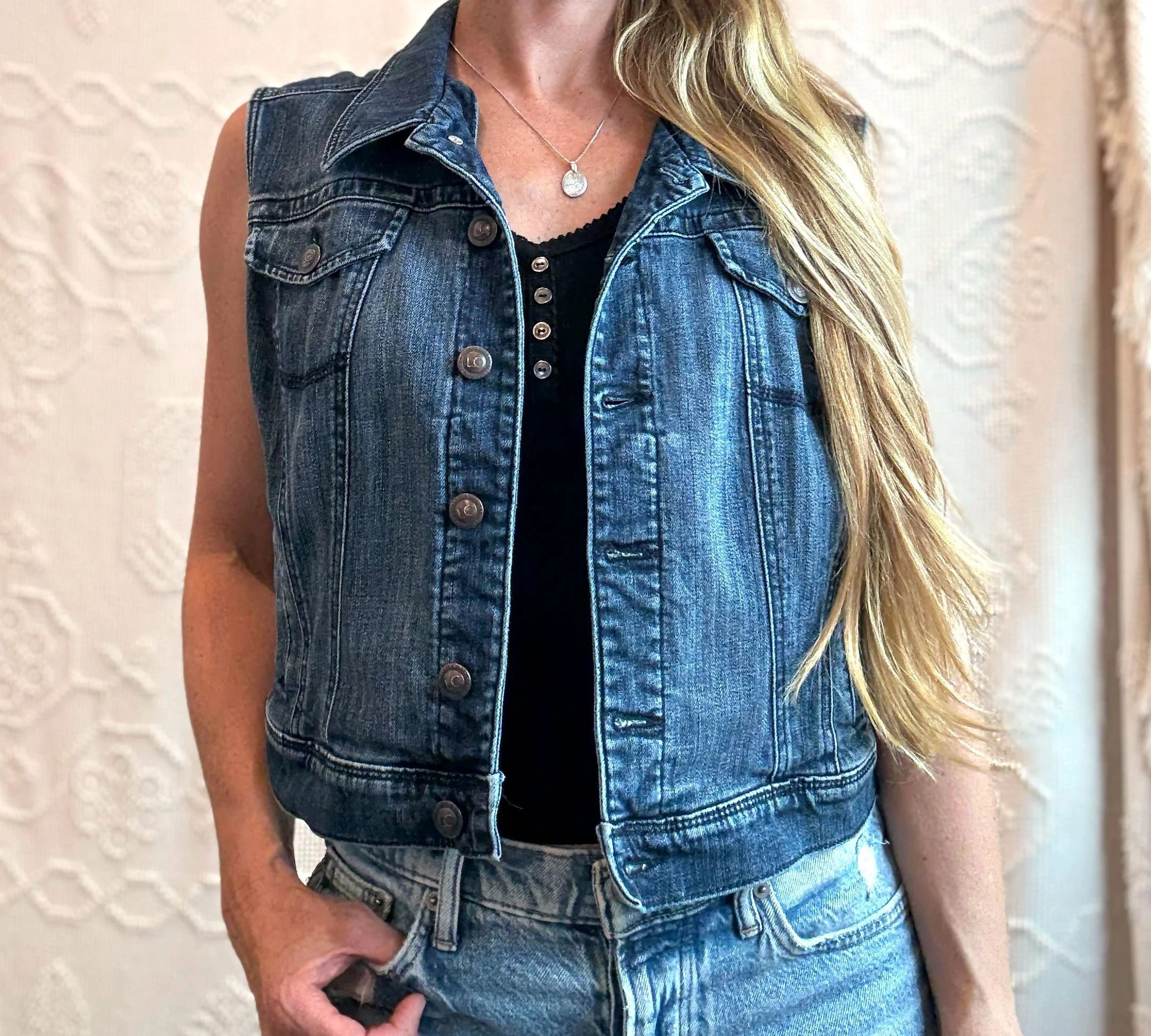 Lisa-Conrad-Vest1.jpg