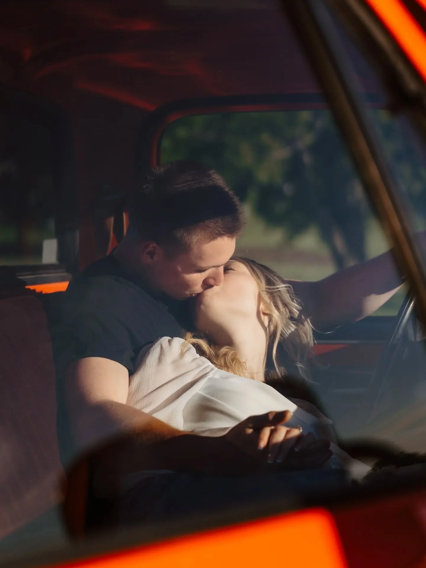 truck bed date nights <3

#authenticlovemag #southernontariophotographer @authenticlovemag