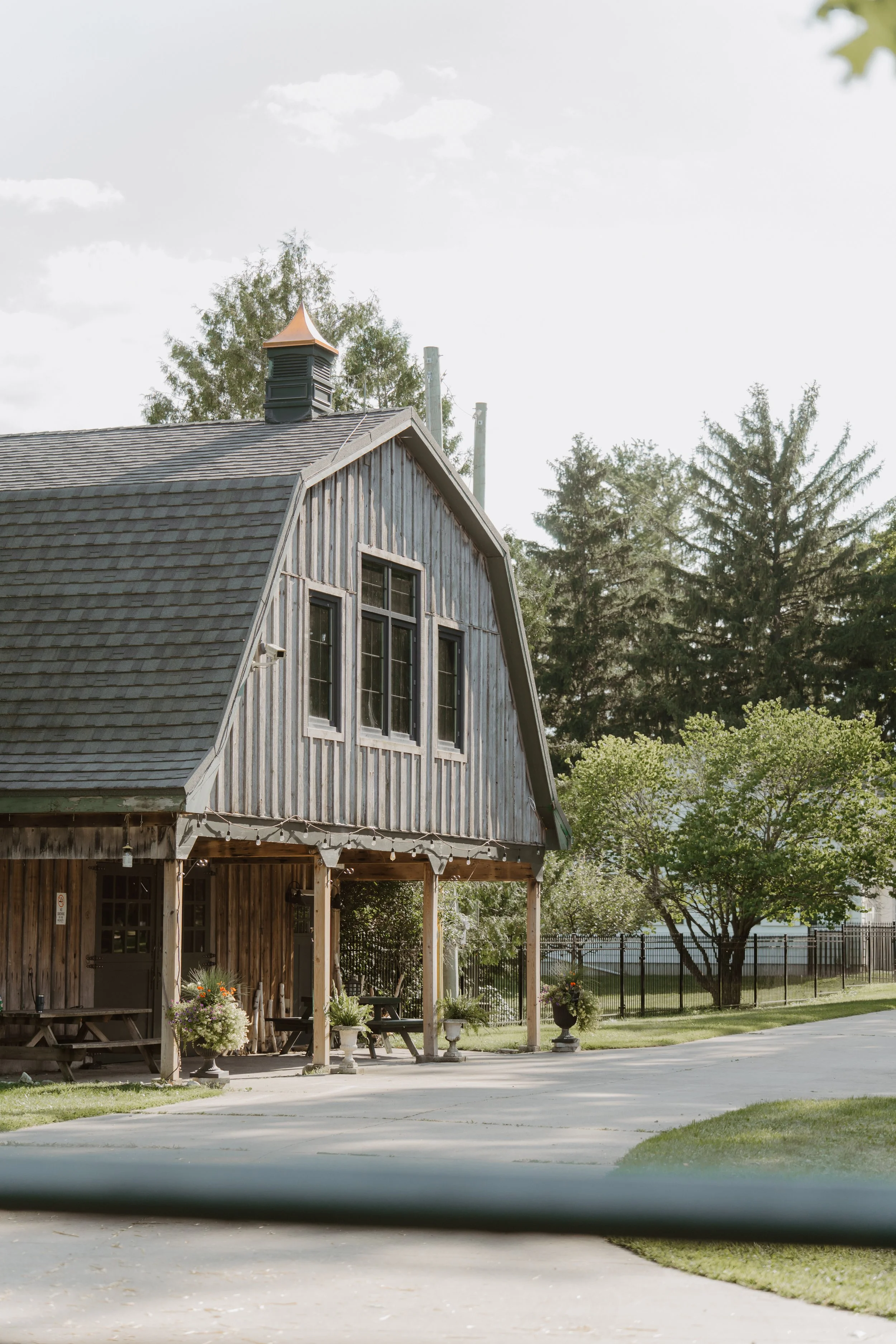 truck-wedding-photos-classic-ontario-venue-country (4).jpg