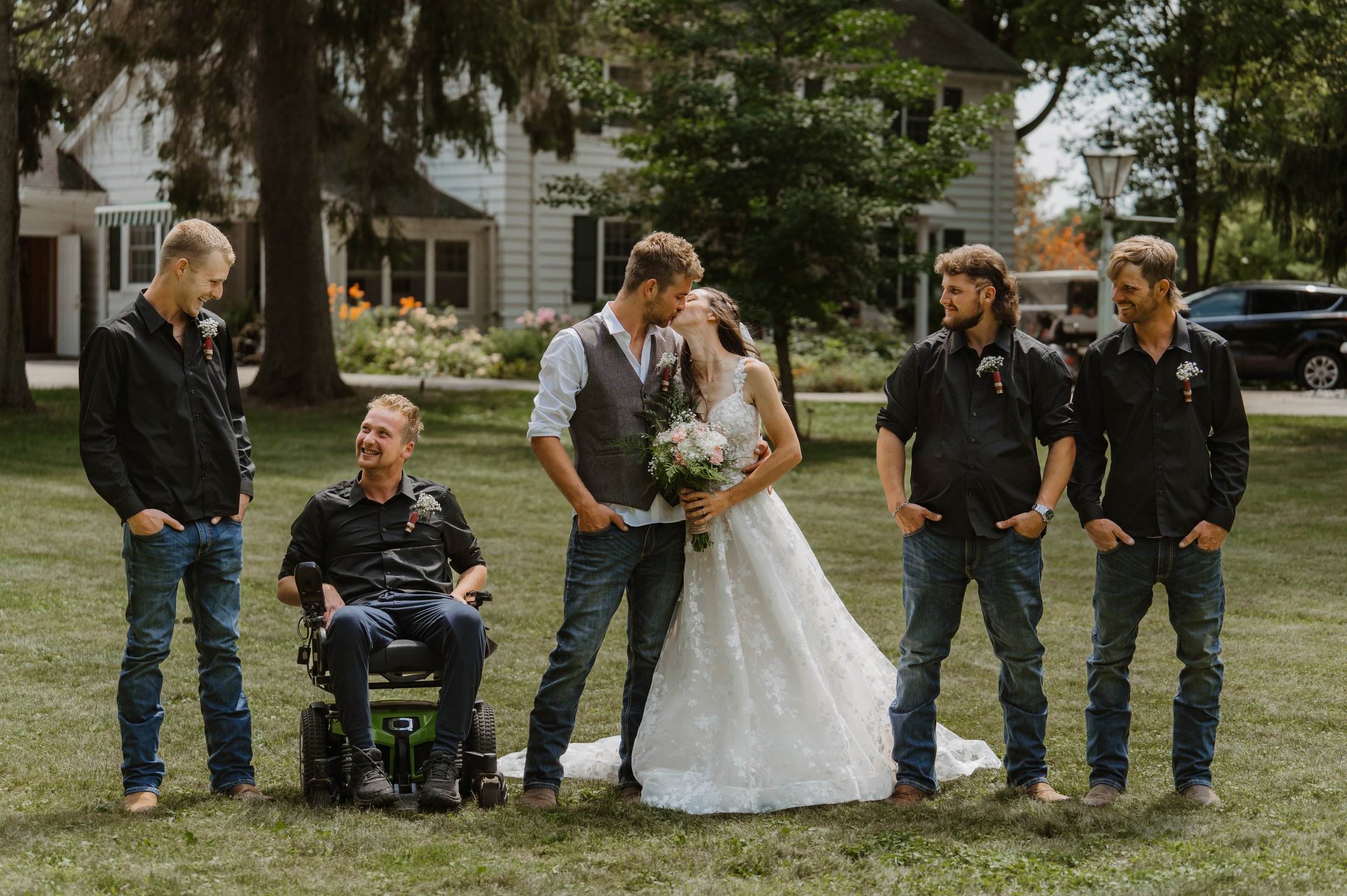 western-bride-wedding-photos-bridal-party (7).jpg