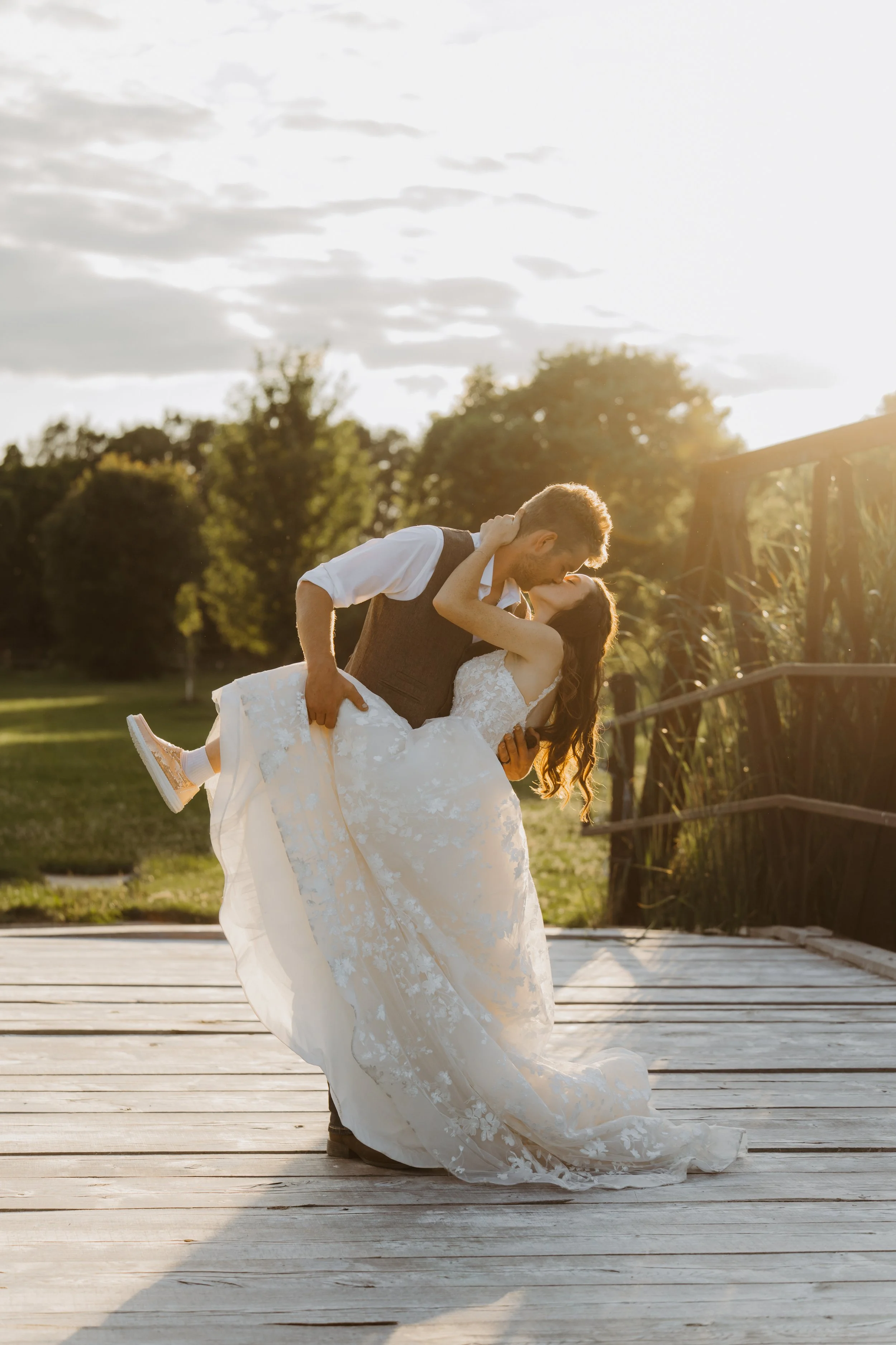 golden-hour-bridal-portraits-ontario-wedding-photographer (1).jpg
