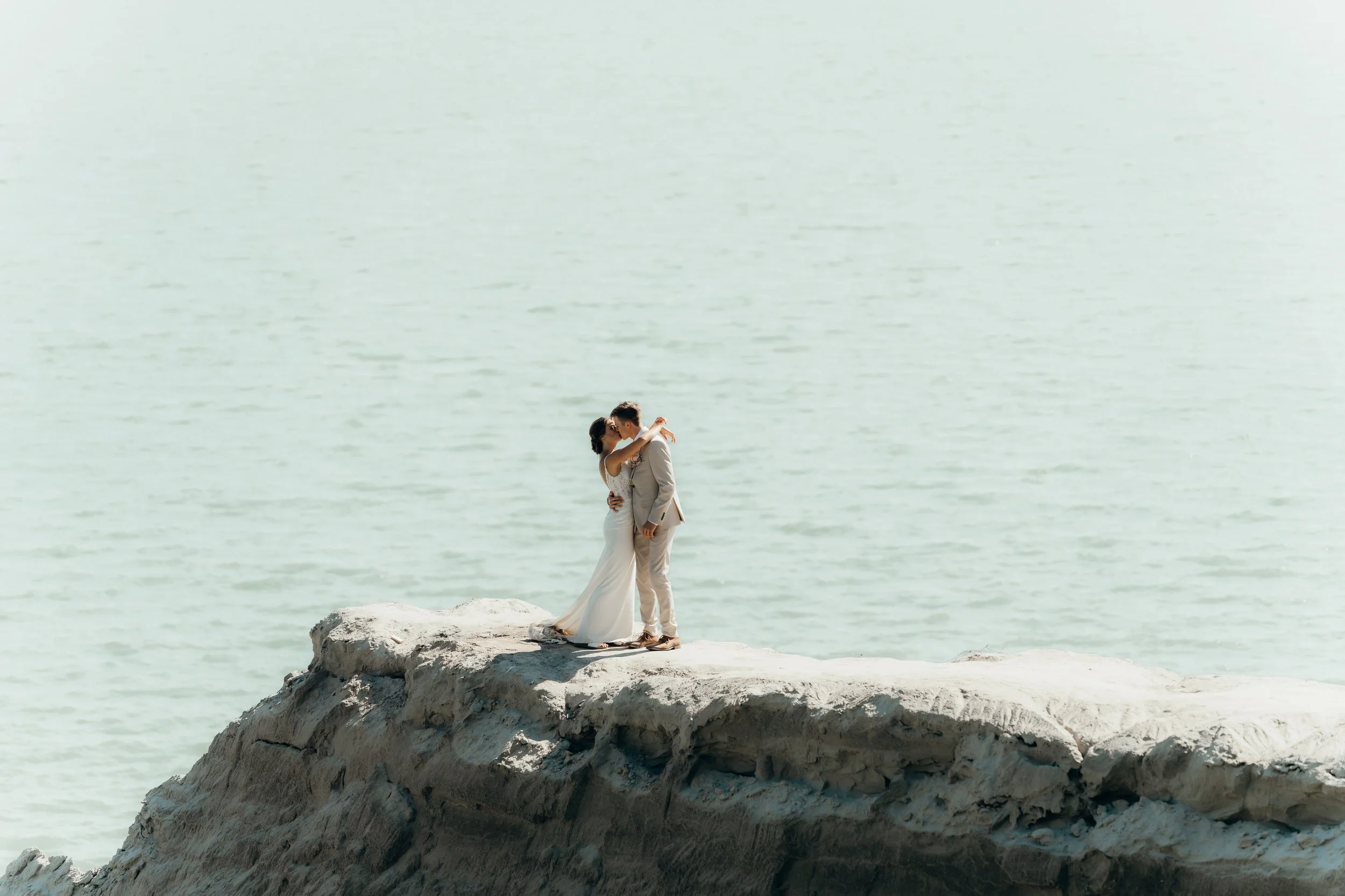 ontario-travelling-elopement-photographer-bluffs (9).jpg