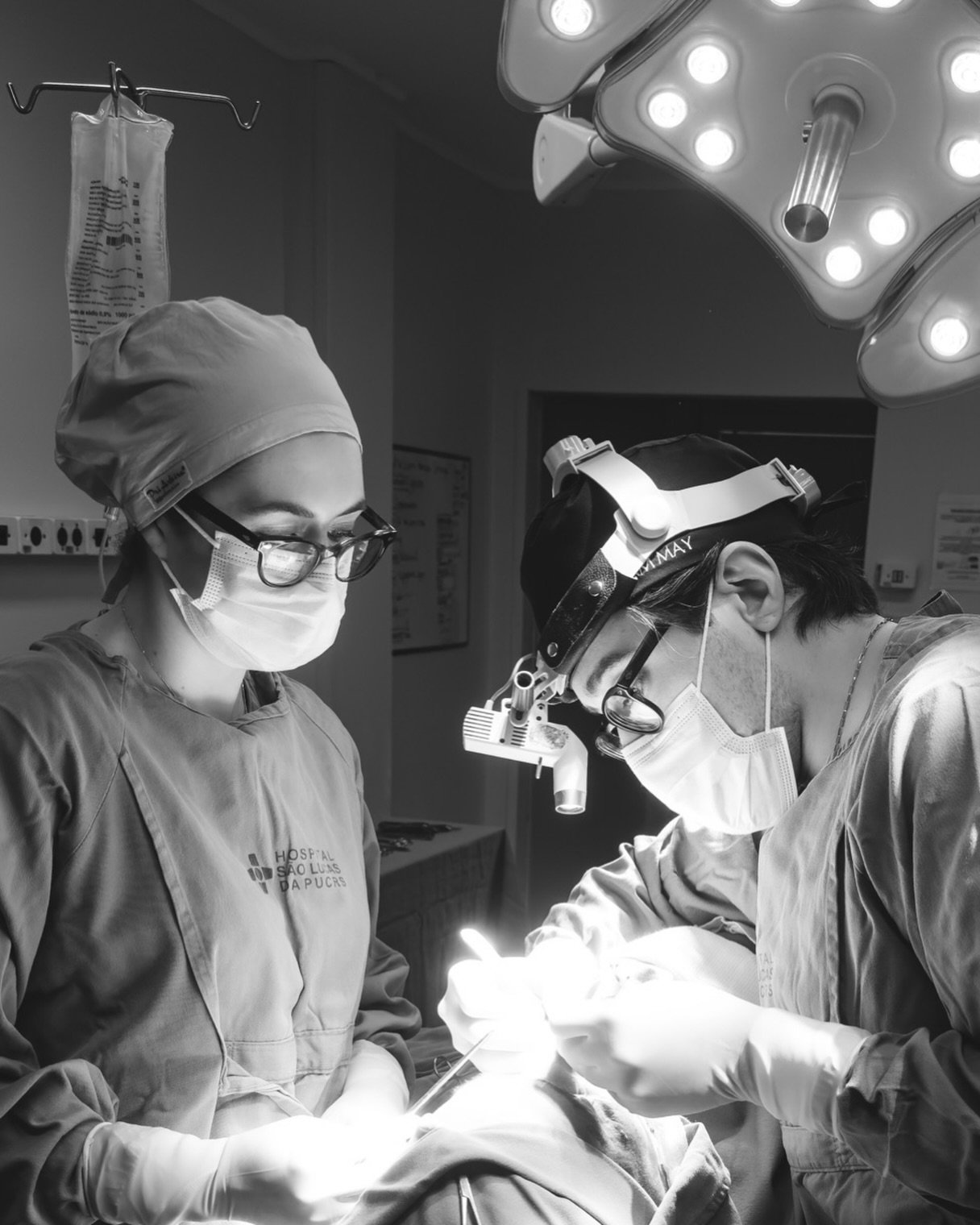 Foco absoluto. Porque a excel&ecirc;ncia est&aacute; nos detalhes que ningu&eacute;m v&ecirc;, mas todos percebem. 

A Rinoplastia &eacute; considerada uma das cirurgias mais t&eacute;cnicas da cirurgia pl&aacute;stica. Ela exige n&atilde;o apenas pr