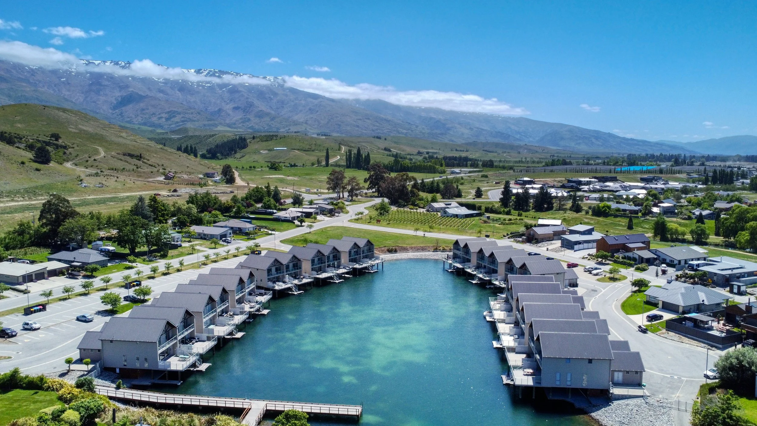 Lake Resort waterfront villas in Pisa Moorings, Cromwell, with private moorings and mountain views in Central Otago.