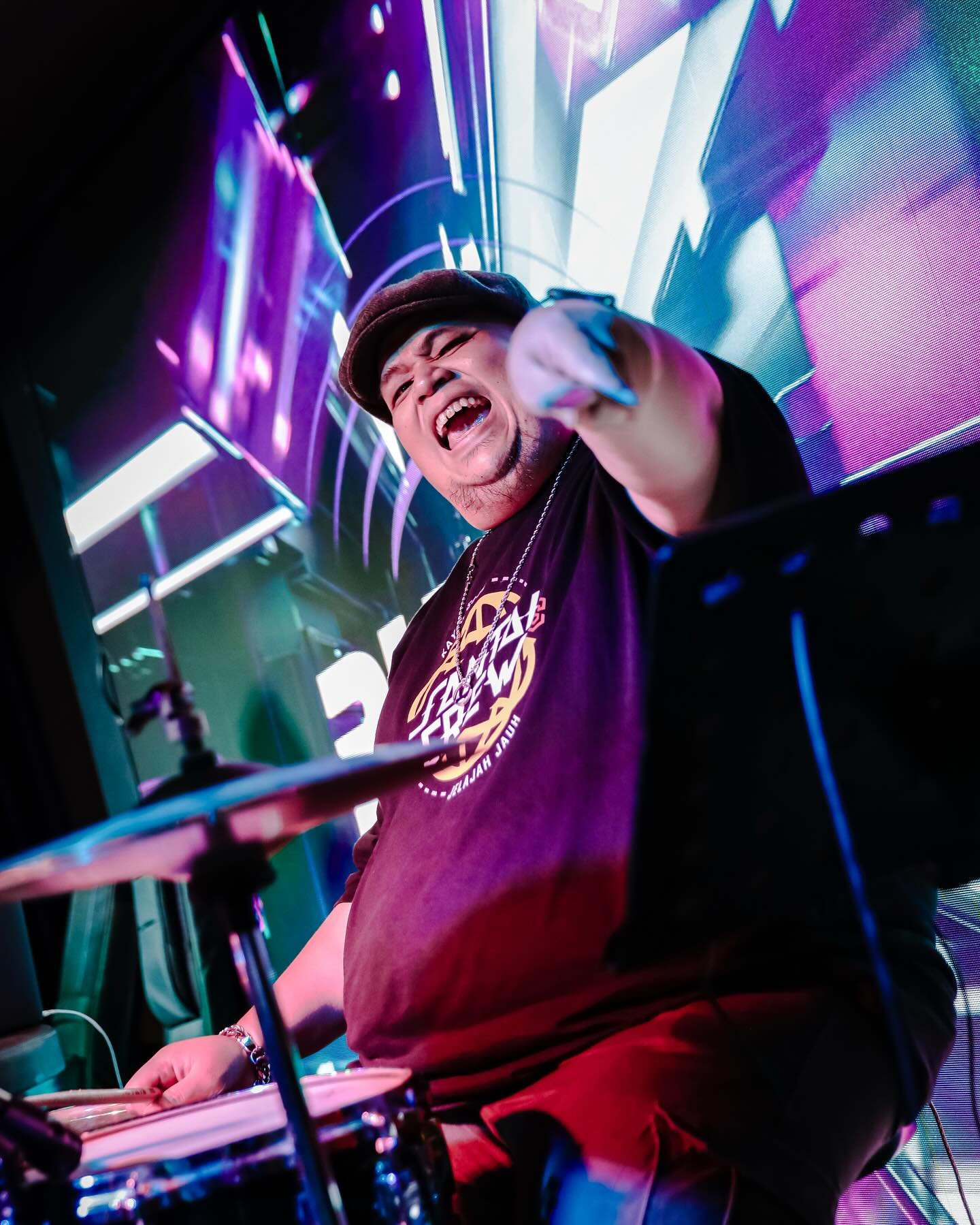 Pump up the volume @pulselivesg tonight with @montycrewband 🔊

Ladies, it&rsquo;s your night to sip, sing, and enjoy:

Ladies Night Special [All Night]
- $10 Nett on Martinis 🍸

1-FOR-1 Housepour Spirits [6pm-9pm] 🥃

🔗 View menu, make your reserv