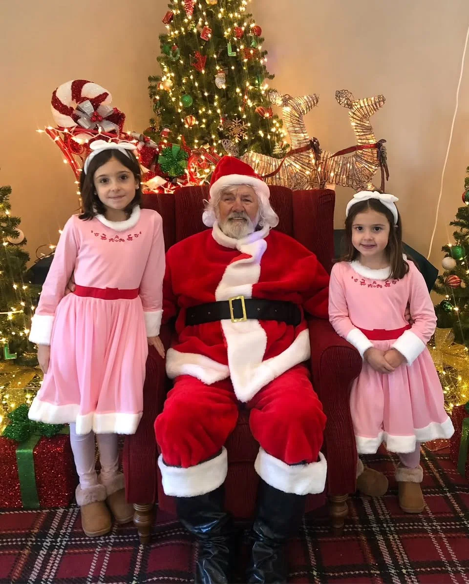 Santa on the Farm! π
πΌ Join us for Holiday Crafts, photos with Santa and visits with Long Island Game Farm Animals!
Dates: Saturday December 6, Sunday December 7 
Time:  10AM - 3PM
Admission: $20/person in advance, $24/person day of, under 2 yrs fr