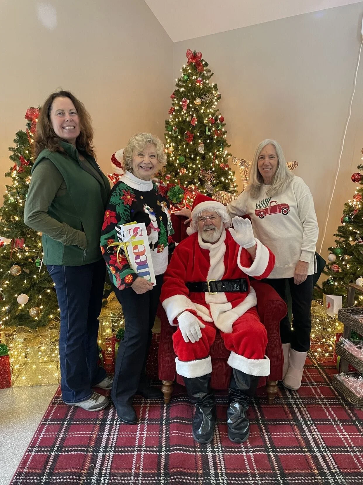 Save by signing up in advance for Santa on the Farm! 🎅🏼 Join us for Holiday Crafts, Photos with Santa, Pajama Party and visits with Long Island Game Farm Animals!

Santa on the Farm 🐐
Dates: Saturday December 6, Sunday December 7 
Time:  10AM - 3P