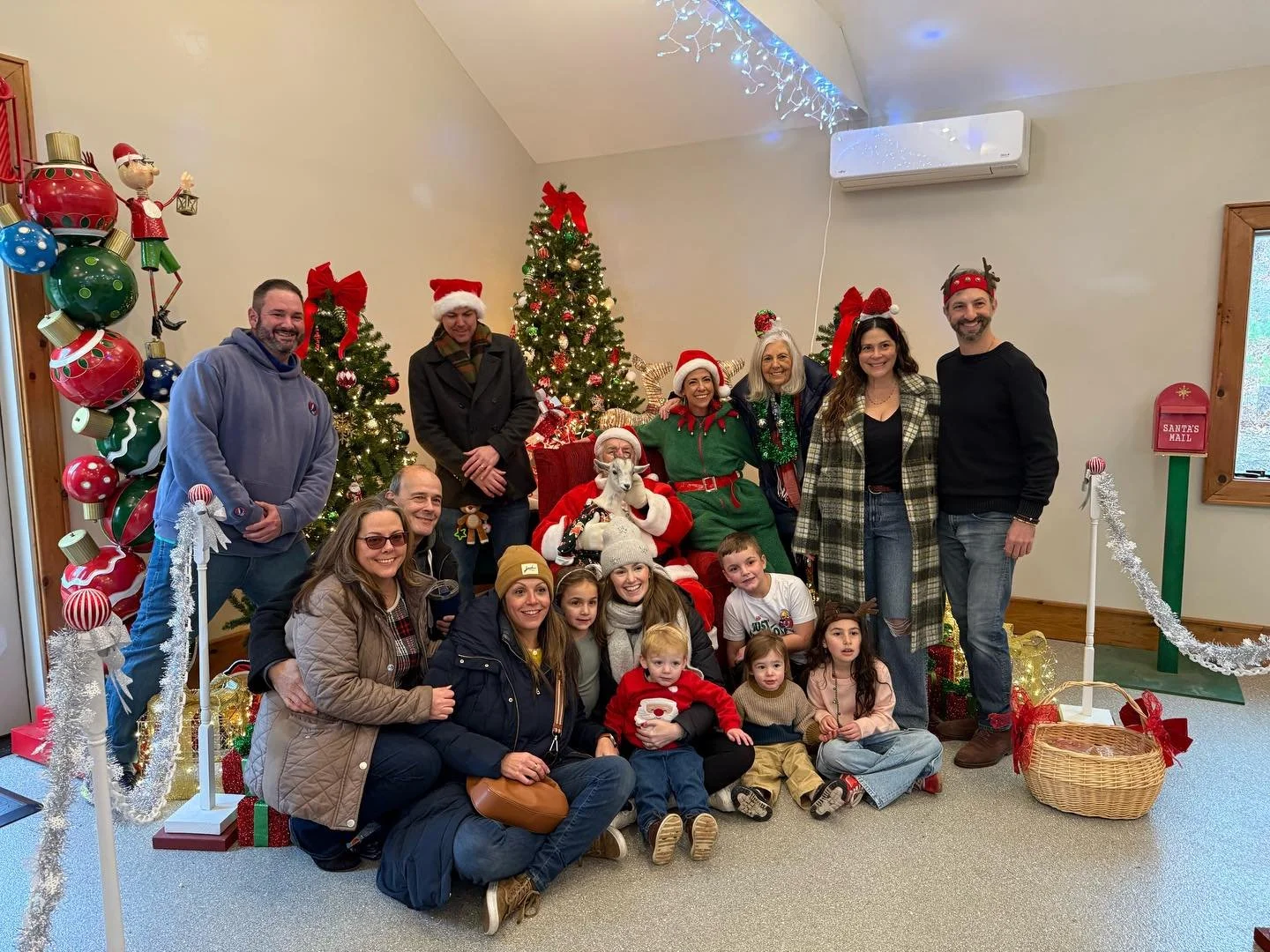 Thank you to all of the families that have joined us so far! ❤️ Santa will be on the farm for one more day! 🎅 

Date: Sunday December 7 
Time:  10AM - 3PM
Admission: $24/person at the gate, under 2 yrs free. 
Includes admission to the Game Farm

Can