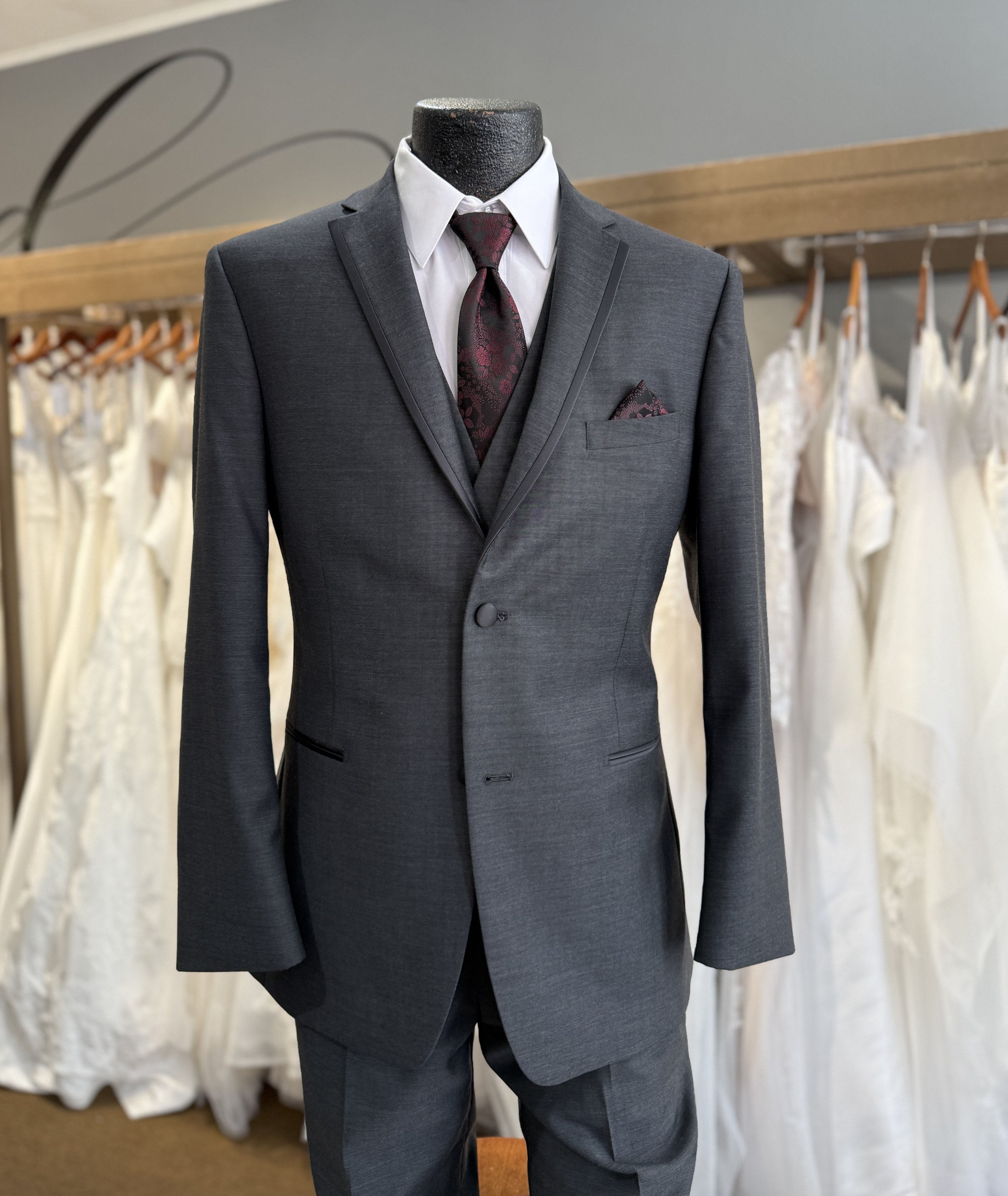 The Complete Guide to Renting a Wedding Tuxedo or Suit in Wisconsin: What Every Groom Needs to Know