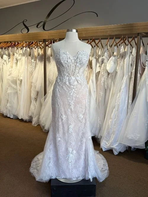 Strapless fitted wedding dress