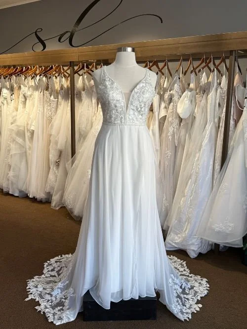 lace and chiffon wedding dress for beach wedding