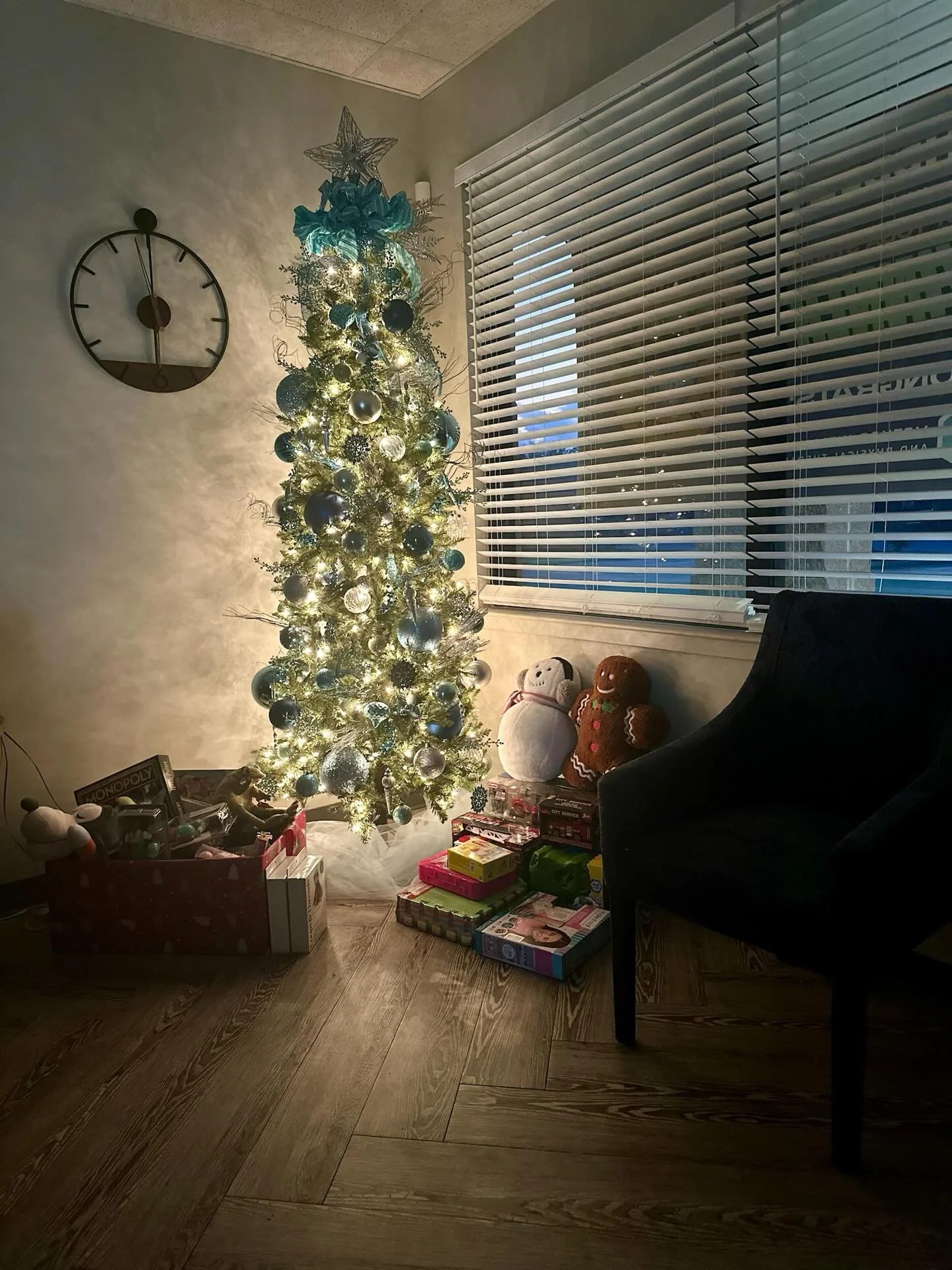 As the year comes to a close, we hope you&rsquo;re enjoying the holiday season. 

We want to thank you for the consistency you bring to your practice and to the Method Wellness community. 

Whether you&rsquo;re showing up for yoga, meditation, massag