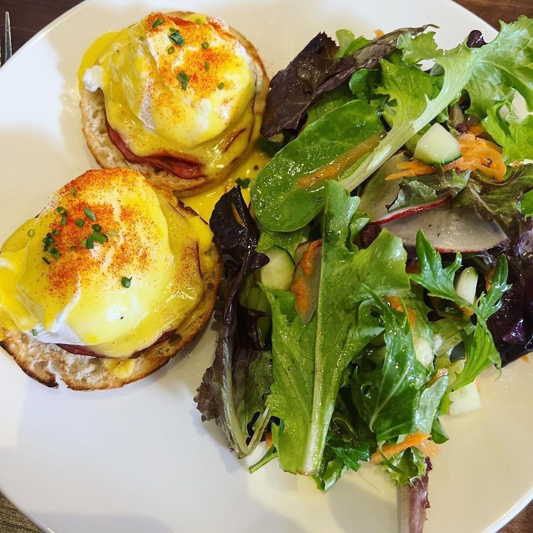 Join us each morning at Elliott's for a delicious start to your day. #Yum
.
.
.
PC: modernemama
#hoteladagiosf #sanfrancisco #unionsquaresf #hotel #travel #retreat #relaxation #linkinbio #marriott #bonvoy #autographcollection