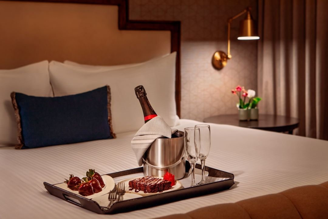 Knock knock- it's room service!

Indulge in a romantic escape with deluxe accommodations, a bottle of sparkling wine, locally made San Francisco chocolates and a 2PM late checkout. Book our Romance Package today by tapping the #linkinbio and let us h
