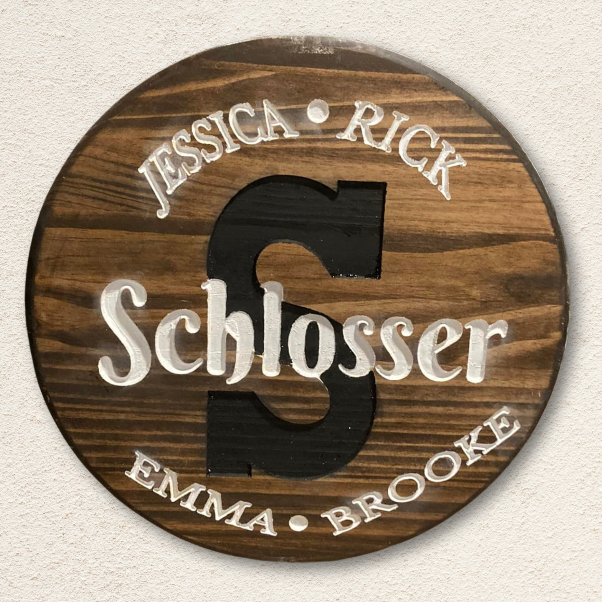 family-name-wood-sign-round-custom-last-name.png
