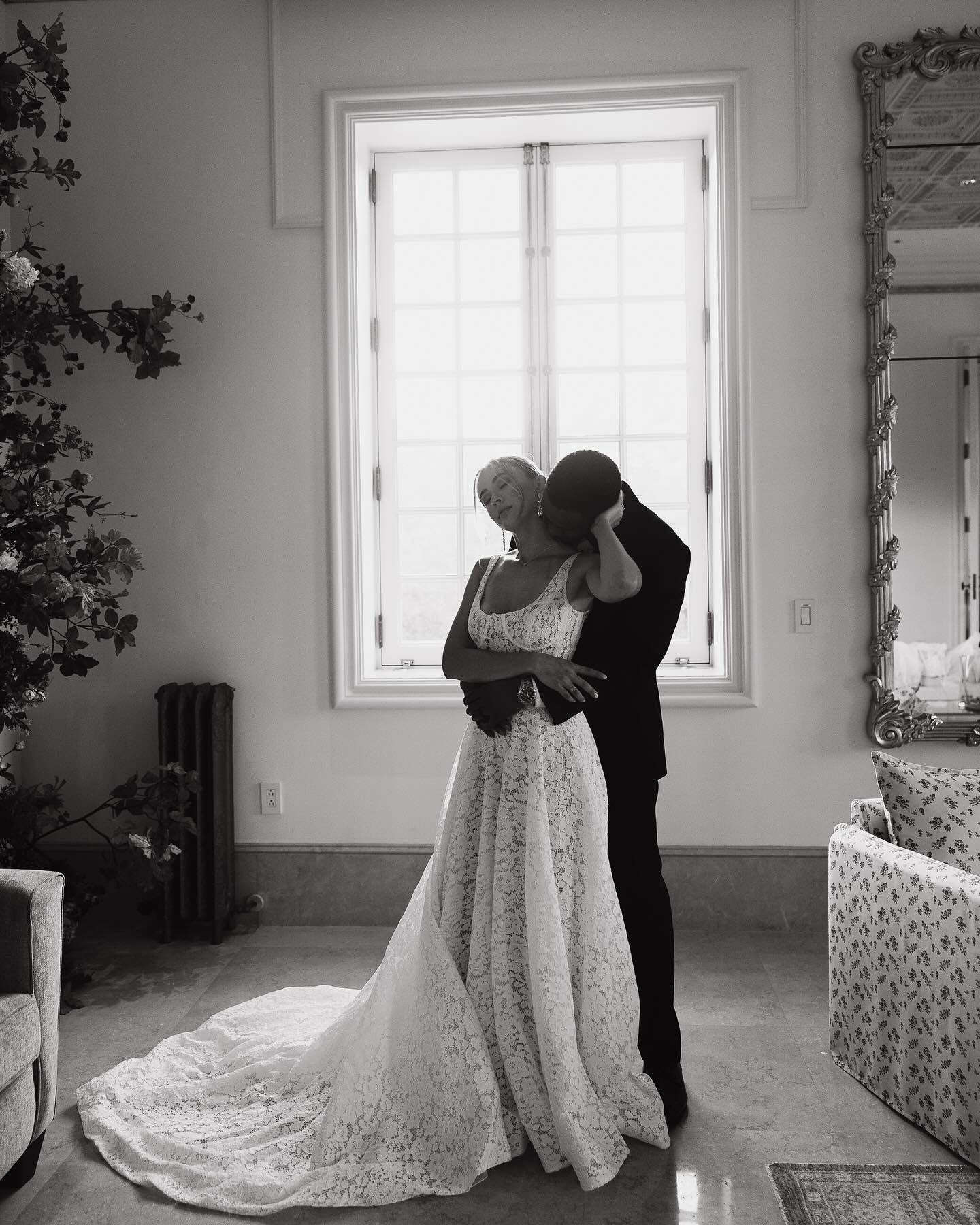 Timeless &amp; elegant 🤍🕊️

Bellamy by @serenebymadilane has the most beautiful lace and looks sooo magical in these photos by @njohnsonphotos ✨ 

Book your appointments today at serobridal.com if Bellamy is your style 🥂 

Venue: @oxbowestate
Plan