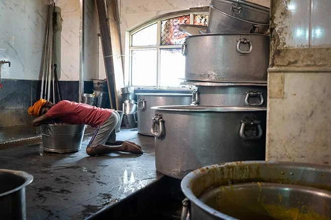 pots-and-pans-Gurudwara_Bangla_Sahib.jpg