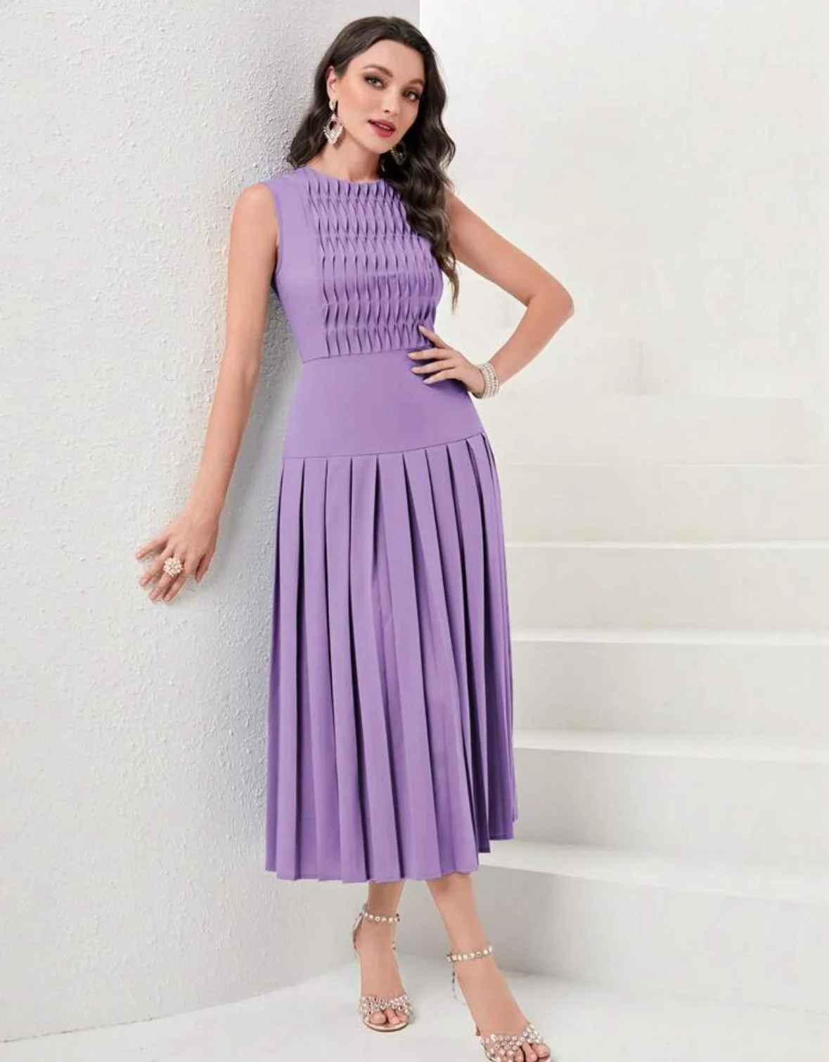 SHEIN Modely Solid Pleated Hem Dress