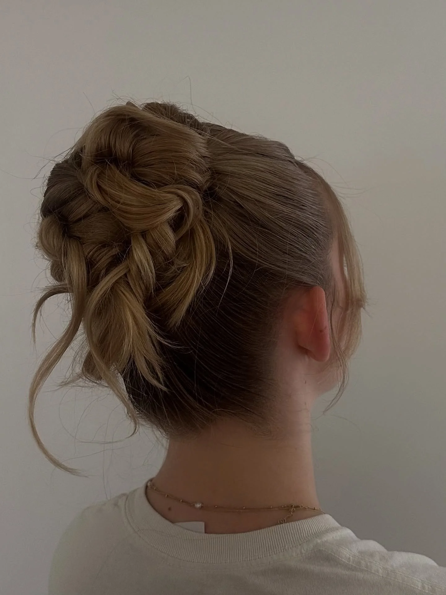 Gooooorgeous updo by @beauty_by_jessicabrice