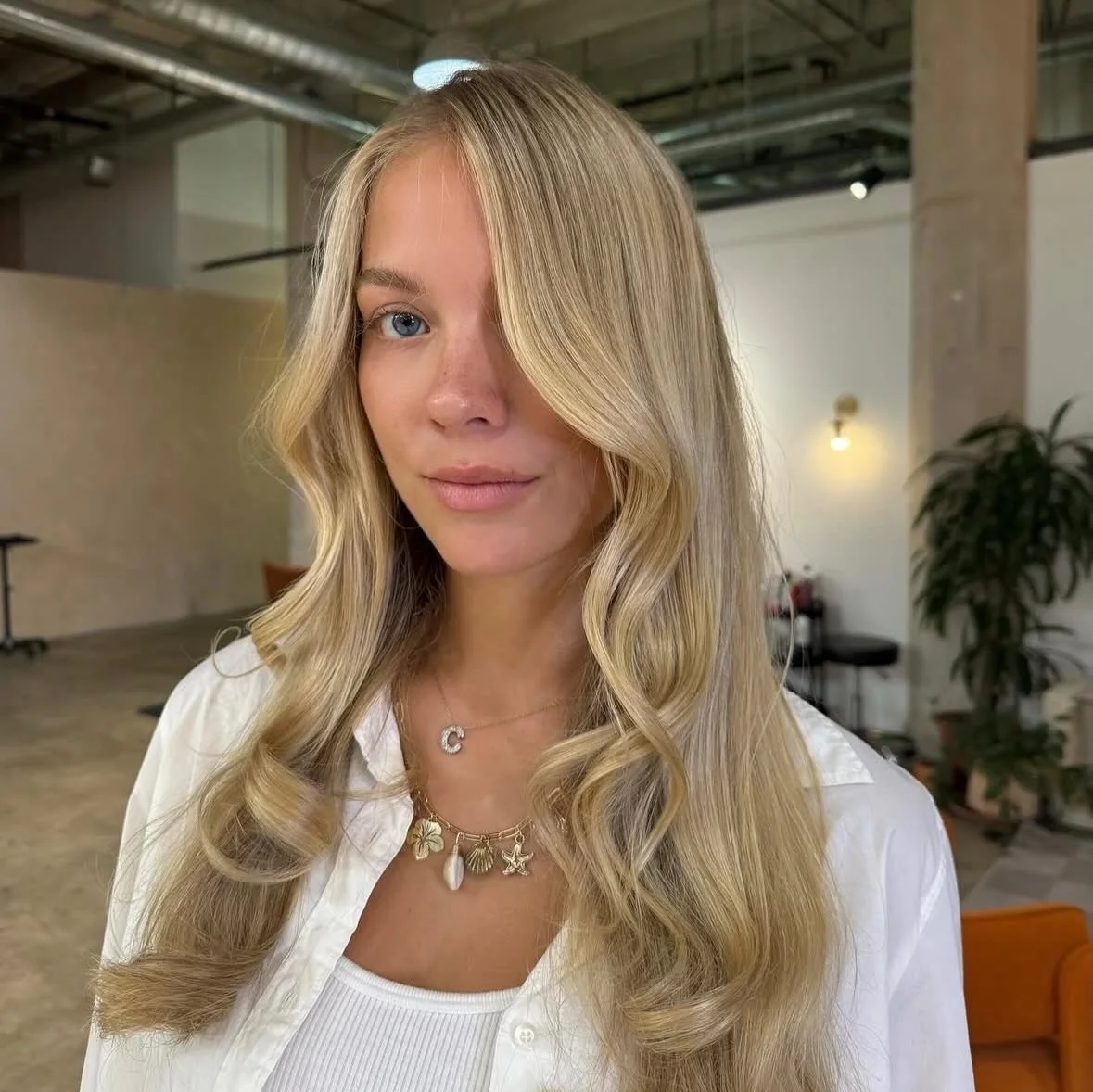 Stylist Spotlight! AIDEN @aidennavarrohair 

Aiden came to us late last year and is quickly becoming one of our most requested stylists! With work like this we can see why!🤩😍 

Book with Aiden using our link in bio
See you soon✨🥂

#dtla #dtlasalon