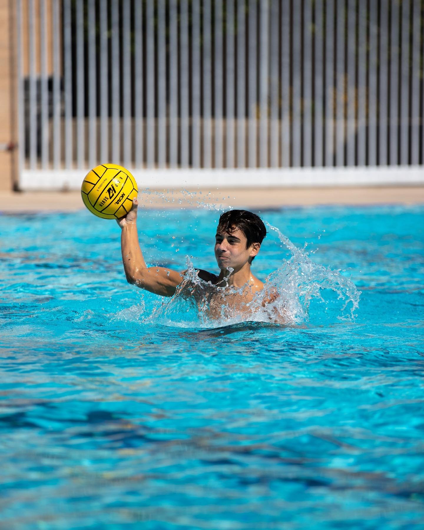 Freezing the intensity and athleticism of water polo in motion with a dynamic action shot. 

#bayareaphotographers #bayareaphotography #sportsphotography