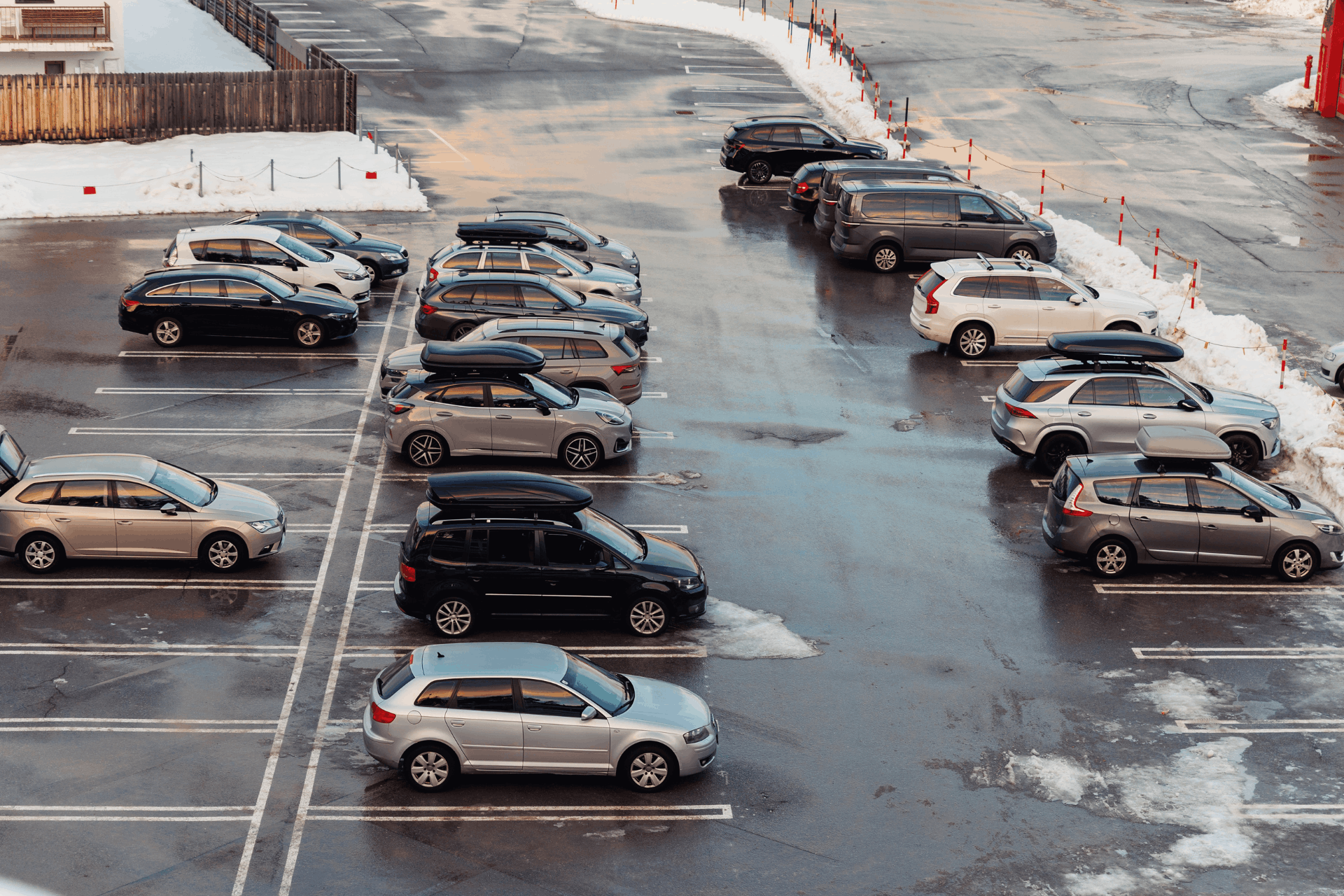 whos responsible for commercial parking lot maintenance