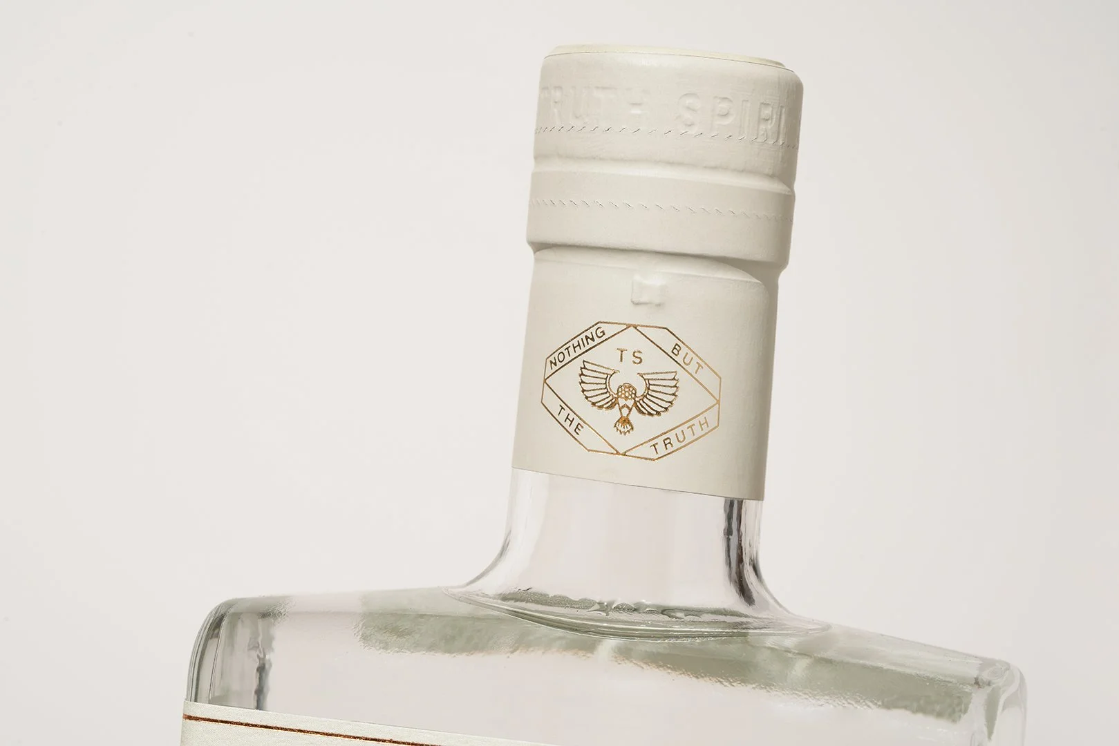 Truth-Spirits_Calssic-Dry-Gin_RGB_Studio-Angle-5.jpg