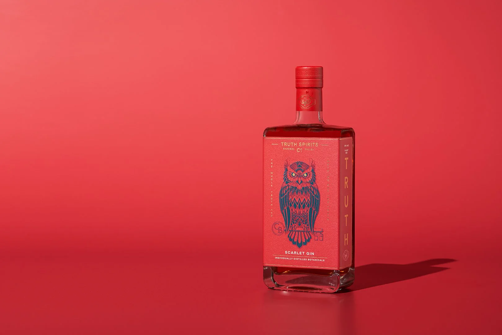 Truth-Spirits_Scarlet-Gin_RGB_Studio-Angle-1_no-cocktail_.jpg
