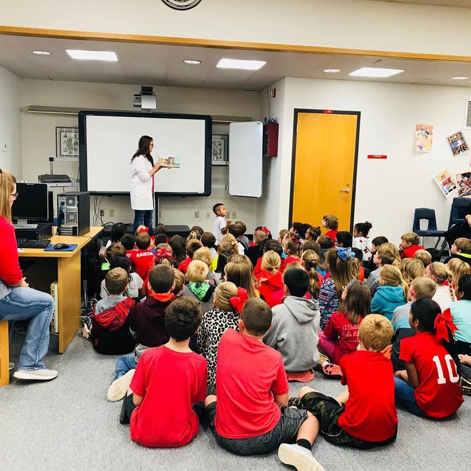 Mark Twain Elementary School - Book Reading