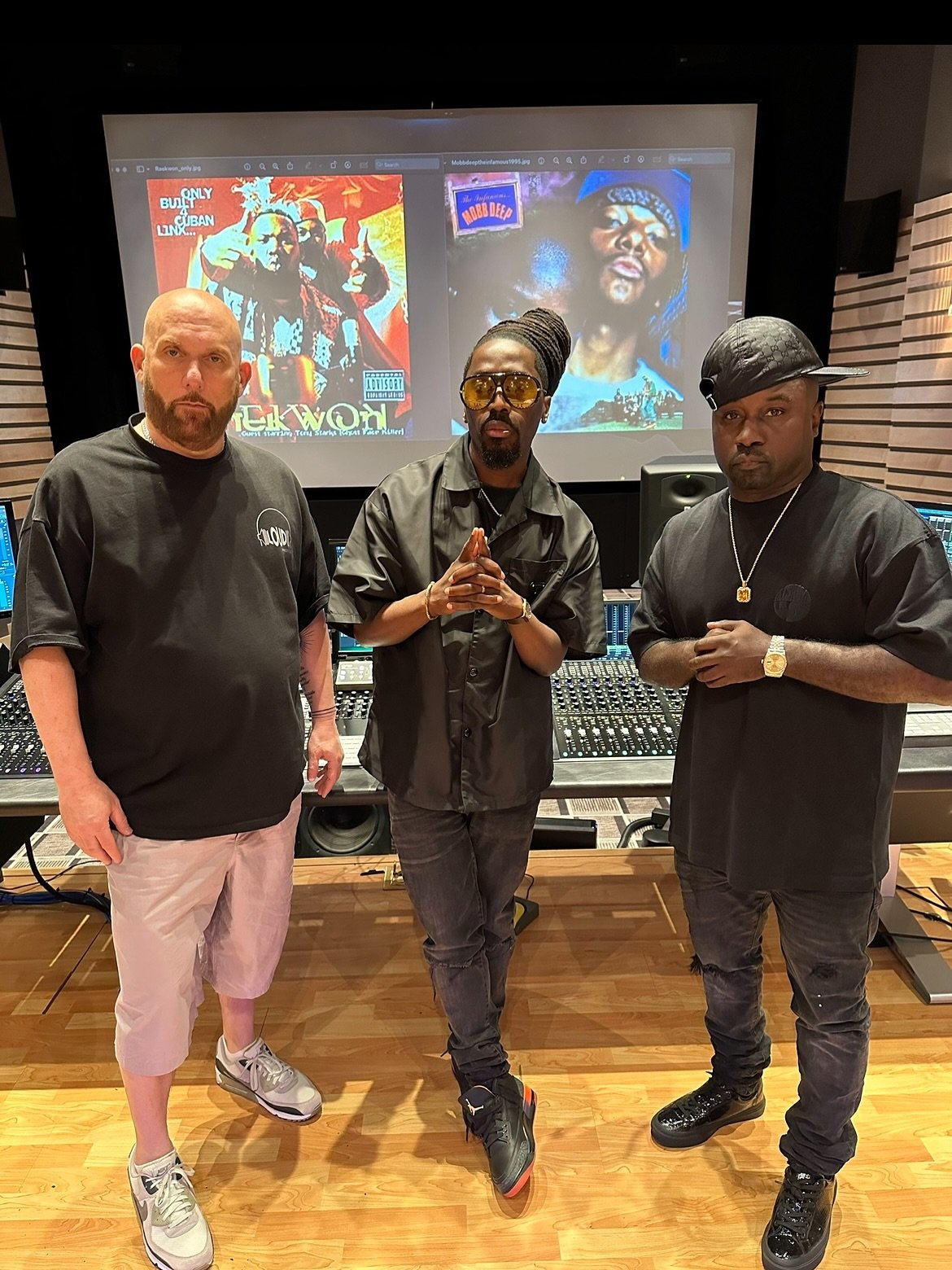 In the mix of legendary monuments of Black culture&mdash;if you kNO, you kNO. If not, I can&rsquo;t consider you part of the culture! 

@steverifkind x @mobbdeephavoc x @raekwon 🐐 
#Raekwon #WuTangClan #Havoc #MobbDeep #HipHopLegends #HipHopHistory