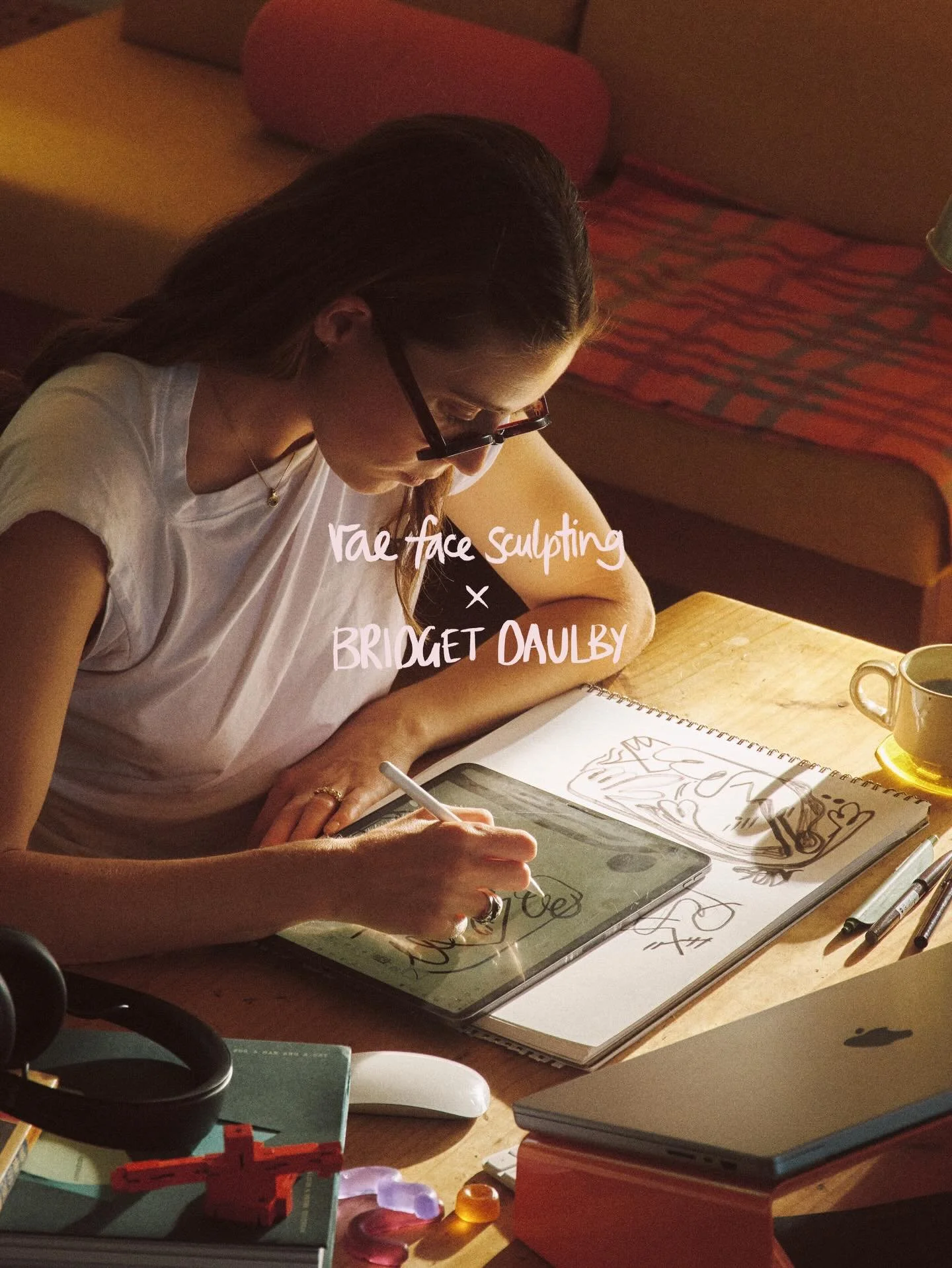 Umm how amazing are these beautiful shots of @bridgetdaulby working her magic to create this unique and special illustration for our rae tees 🙌🏼
Thanks SO much @joshgriggs_ for capturing these moments you legend 🙏🏽

If you&rsquo;re keen to get in