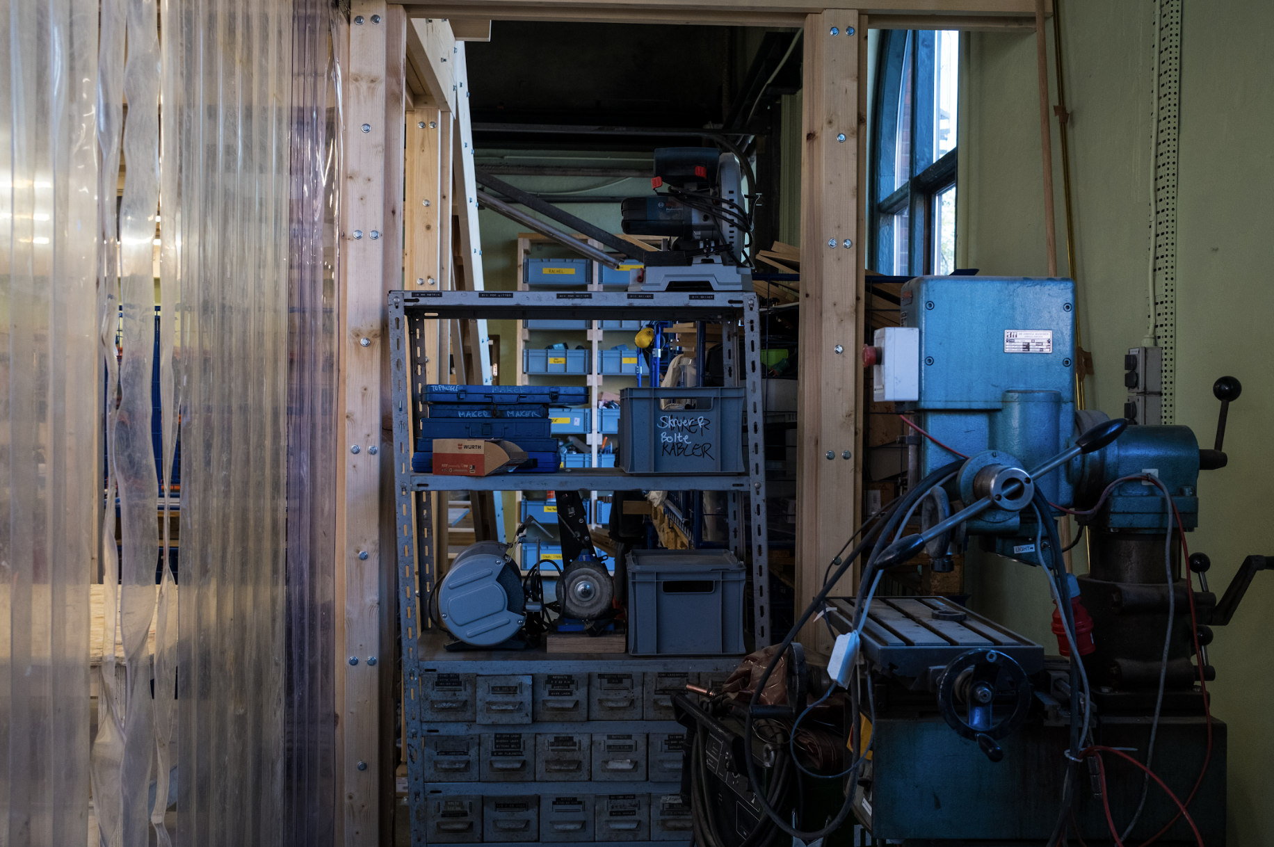 Metal workstation