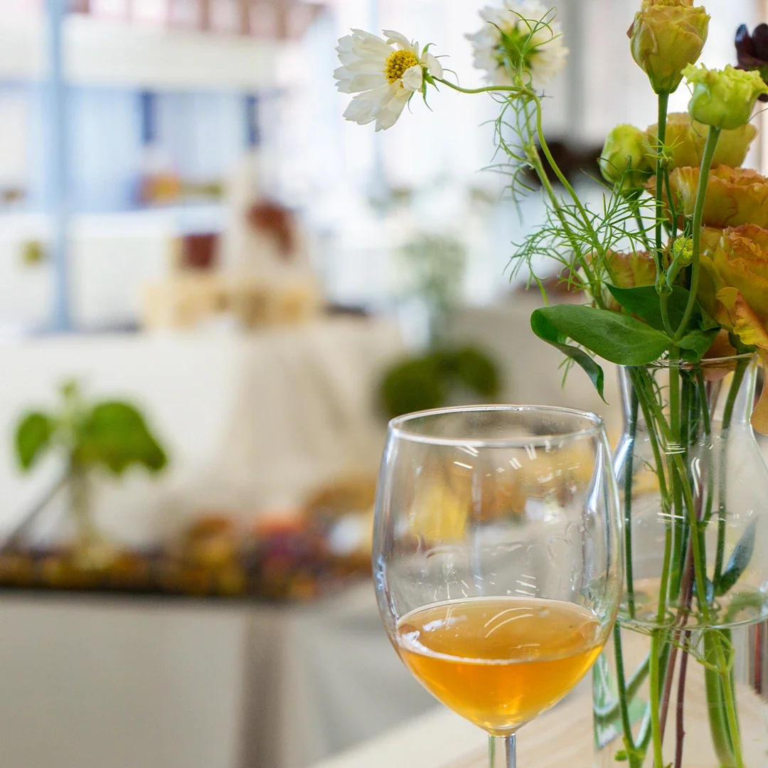 Glas of wine next to flowers
