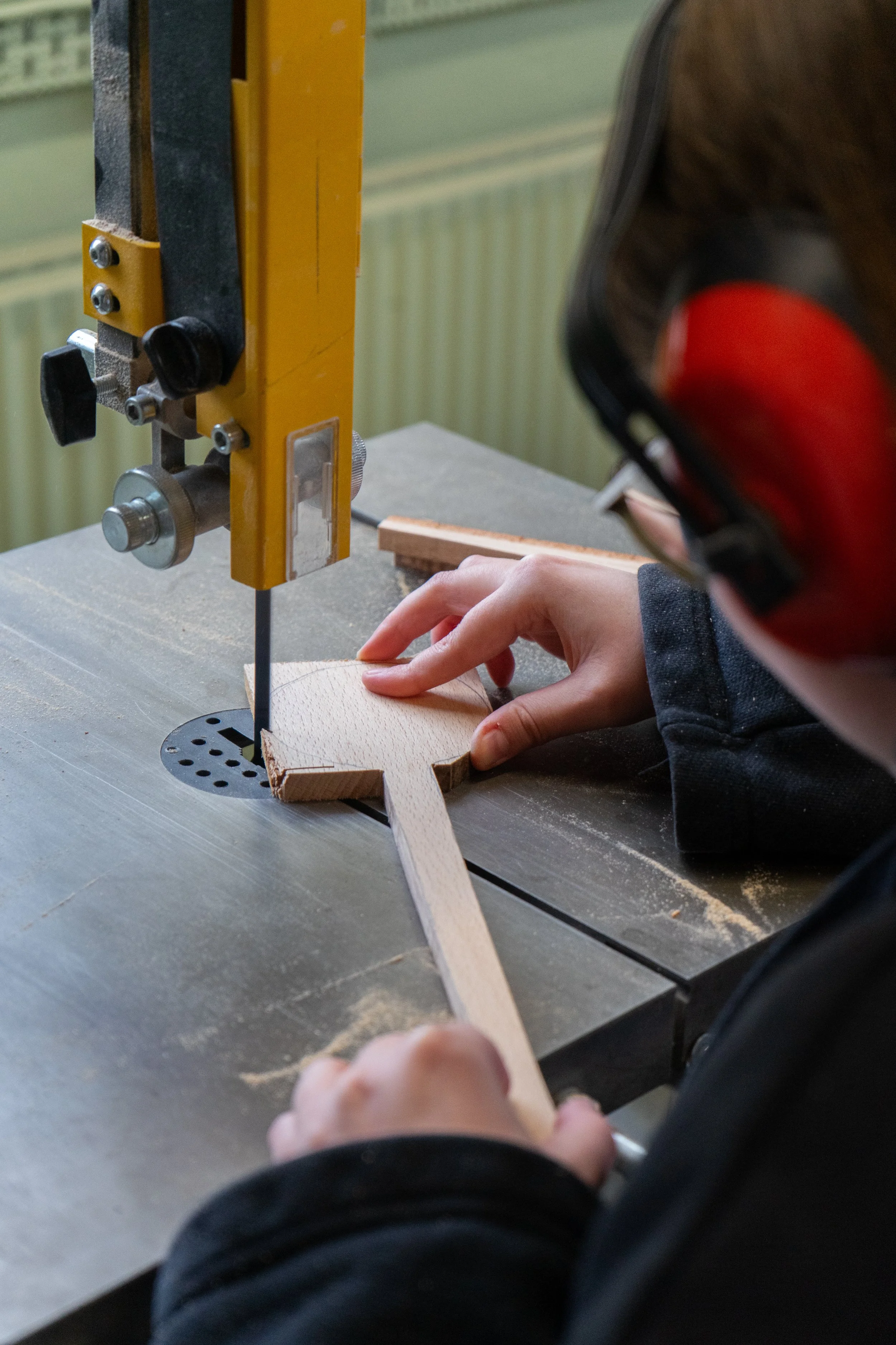 Sanding a spatula