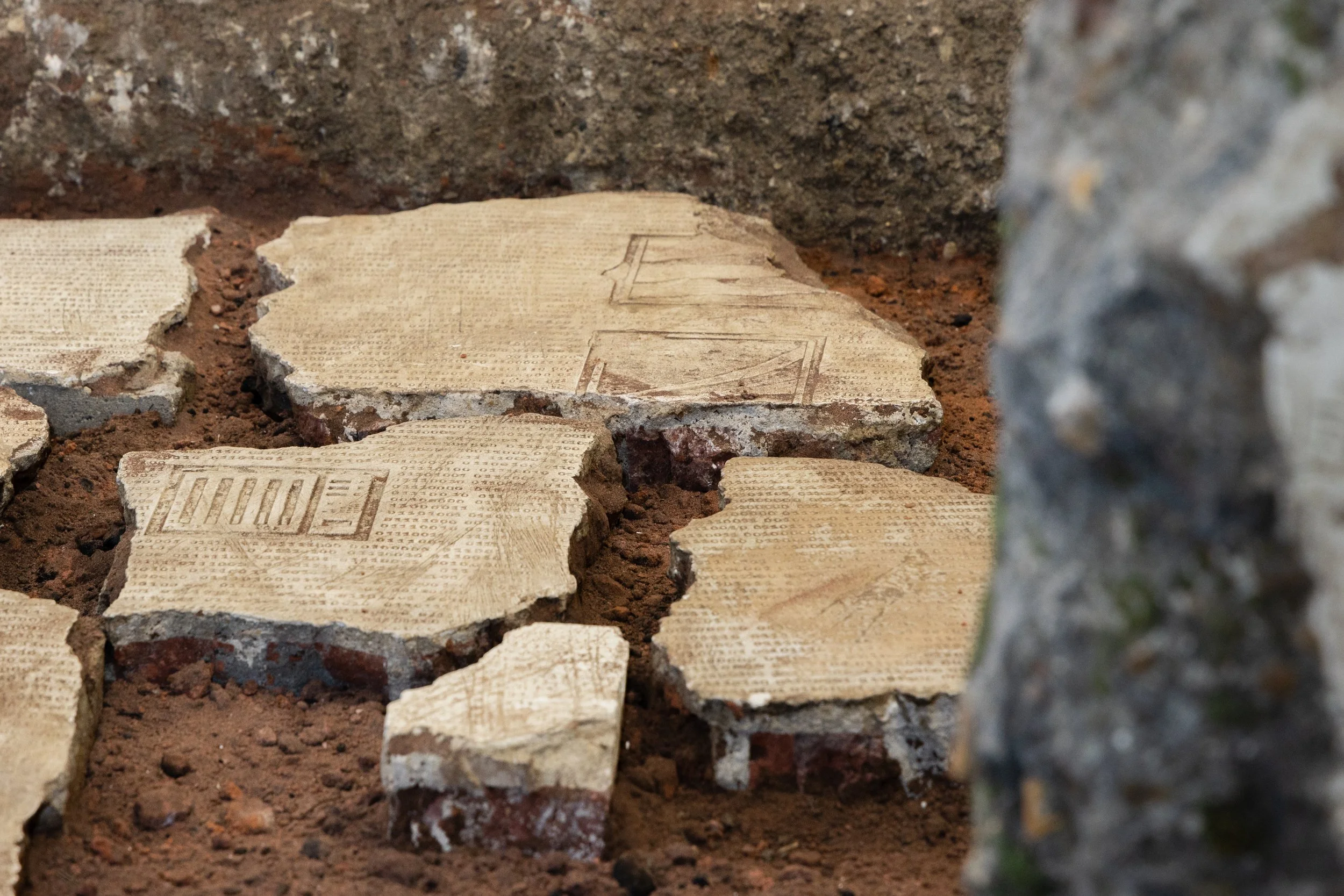 Fragment du GIEC - Tombeau (détail) Crédit _ Vincent Evrat, Ville de Montrouge.jpg