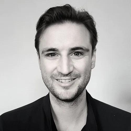 Patrick Liebl, black and white portrait, co-founder of OMDB