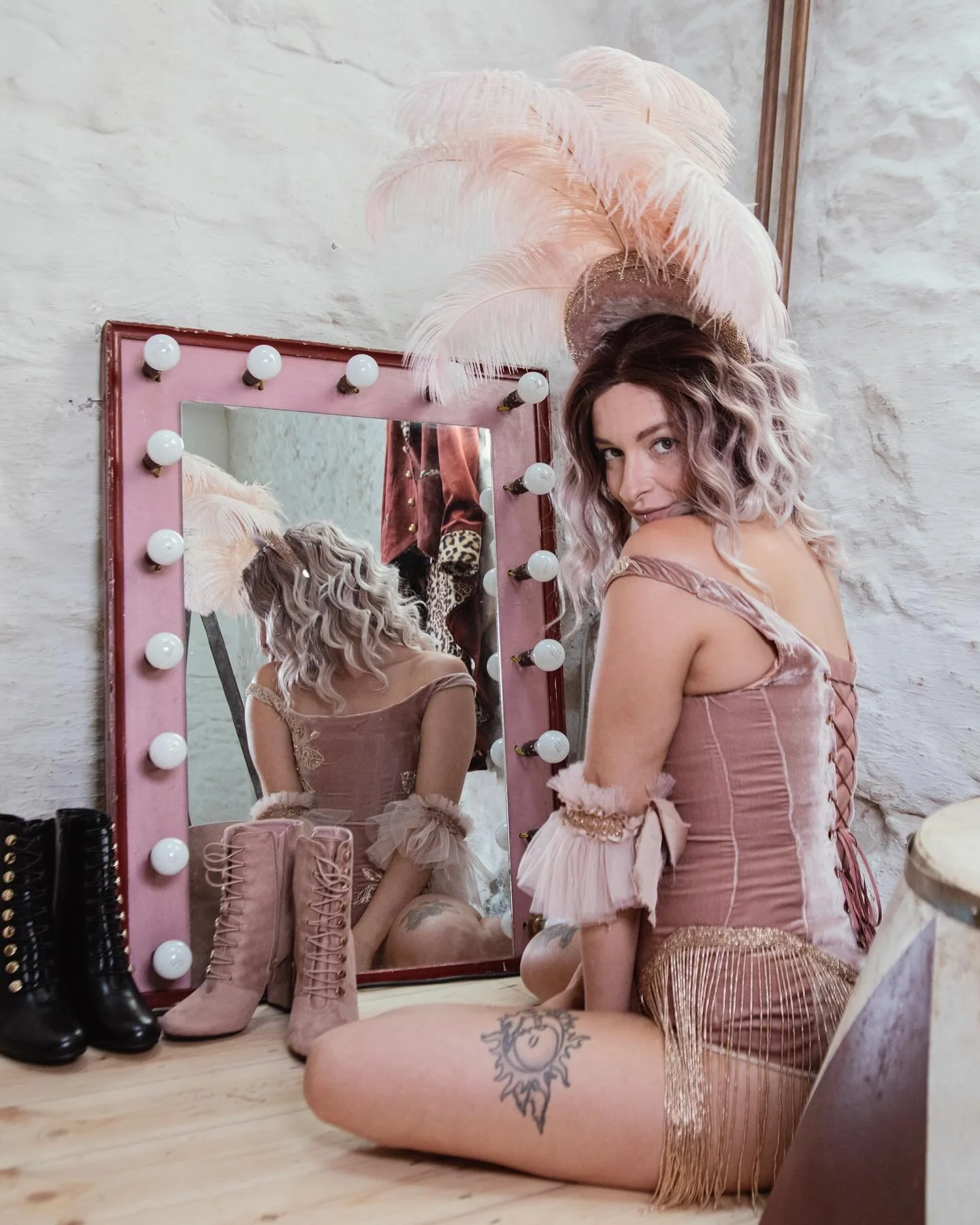 Showgirl 💕🎪

I&rsquo;ve had the busiest end of year with commissioned shoots and client work. Sharing to Instagram is the last thing on my mind - and it&rsquo;s been nice to have a few Christmassy weeks to myself to catch up on sleep and prepare fo