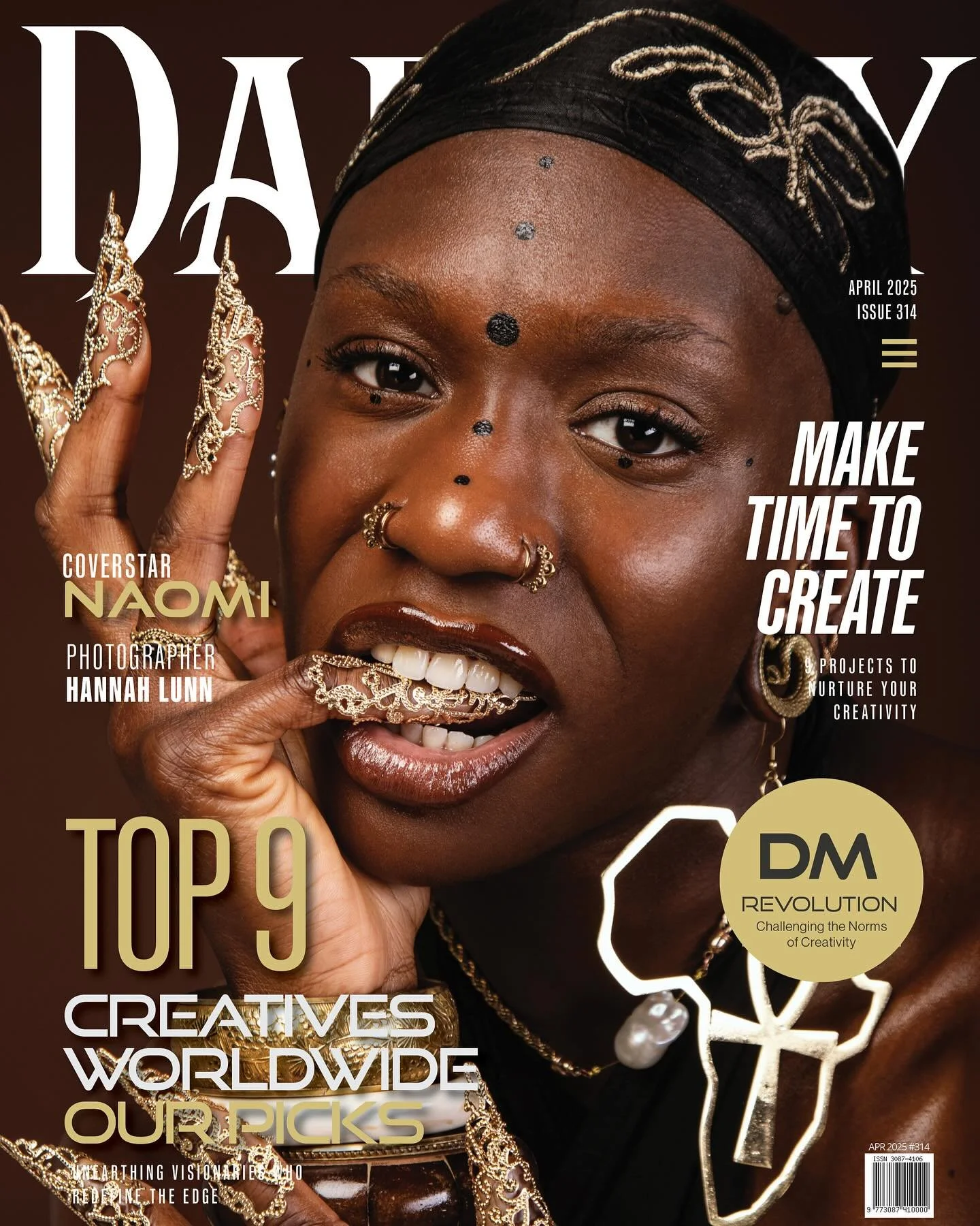 𝕯𝖗𝖎𝖕𝖕𝖊𝖉 𝖎𝖓 𝖌𝖔𝖑𝖉 ⚜️
Absolutely obsessed with this cover &amp; editorial we shot for @darklymagazine 
Model &amp; stylist: @noomsizzle 
Photography &amp; creative direction @hannahlunnphotography 

.
.
.
.
#publication #magazinecover #fash