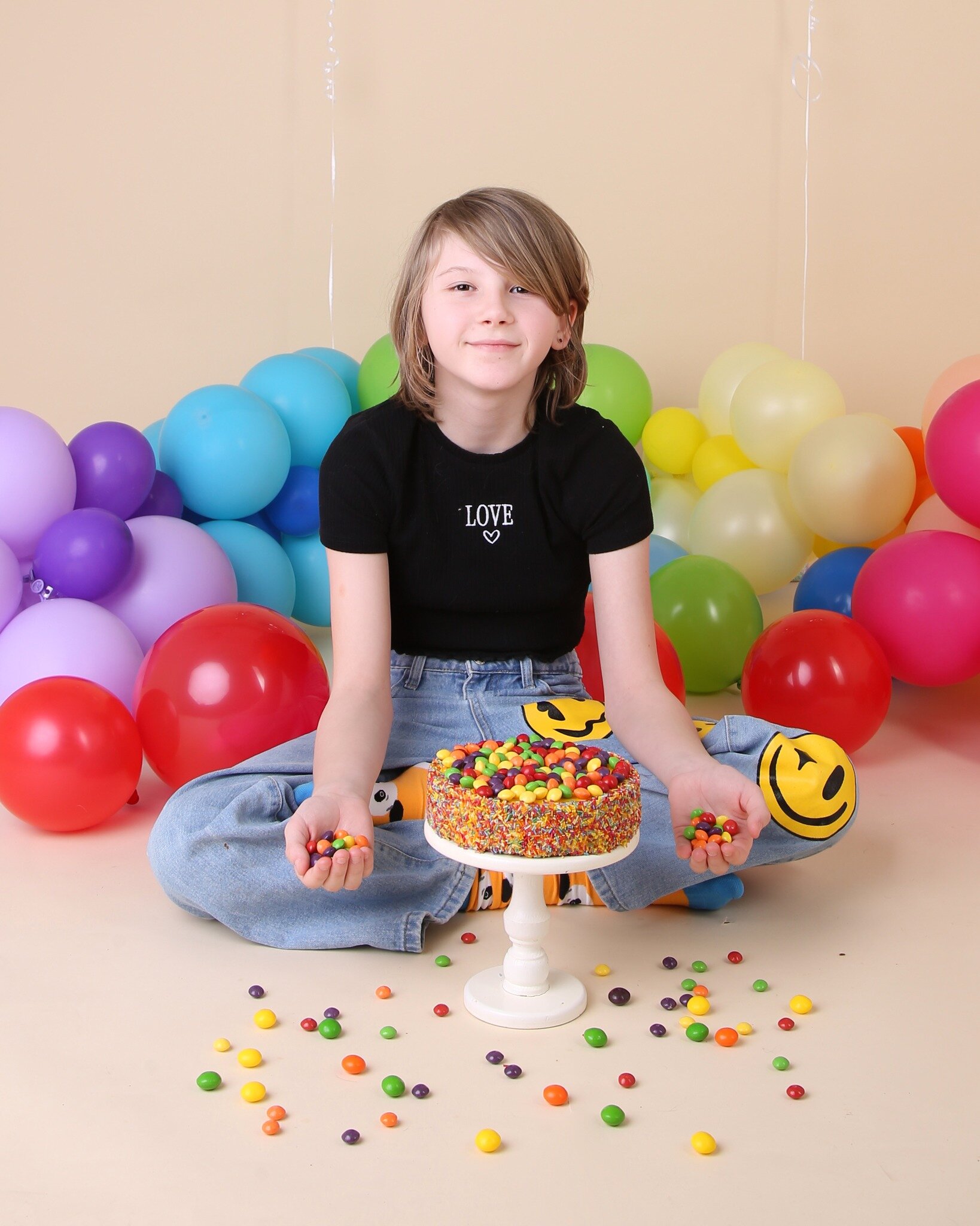 We celebrated Roxy's birthday ten years after her first Cake Smash here at Wink! 🌈

Photographed by Holly
 
https://www.winkphoto.co.uk/book-now
#indigbeth #birminghamuk #custardfactory #birthdayphotoshoot #cakesmash