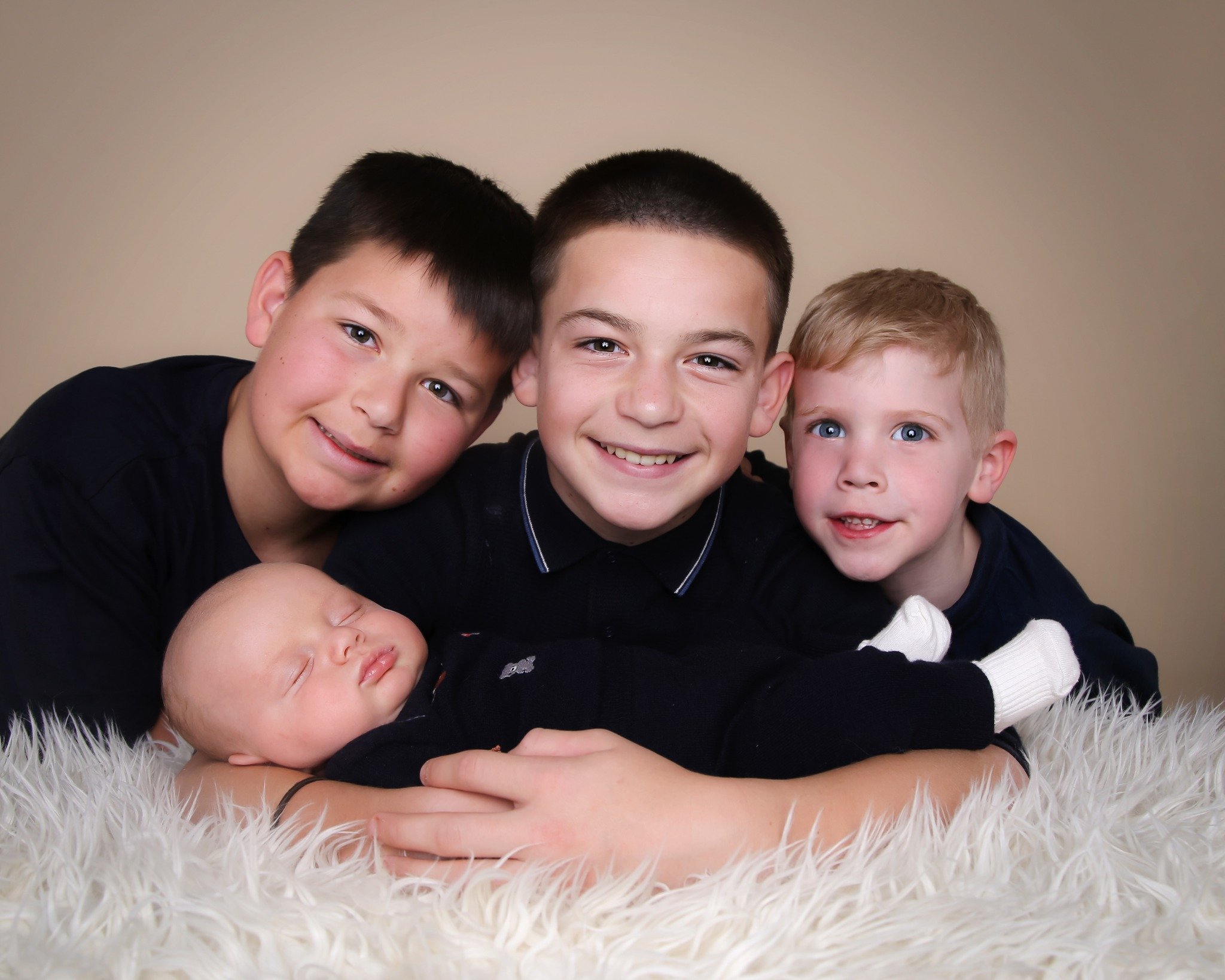 Happy National Siblings Day!
Cherish the beautiful bond of siblings with a stunning family photoshoot 💕

Photographed by Emily

#winkphotography #zellig #indigbeth #custardfactory #nationalsiblingsday #familyphotography #brothersphotoshoot #birmingh