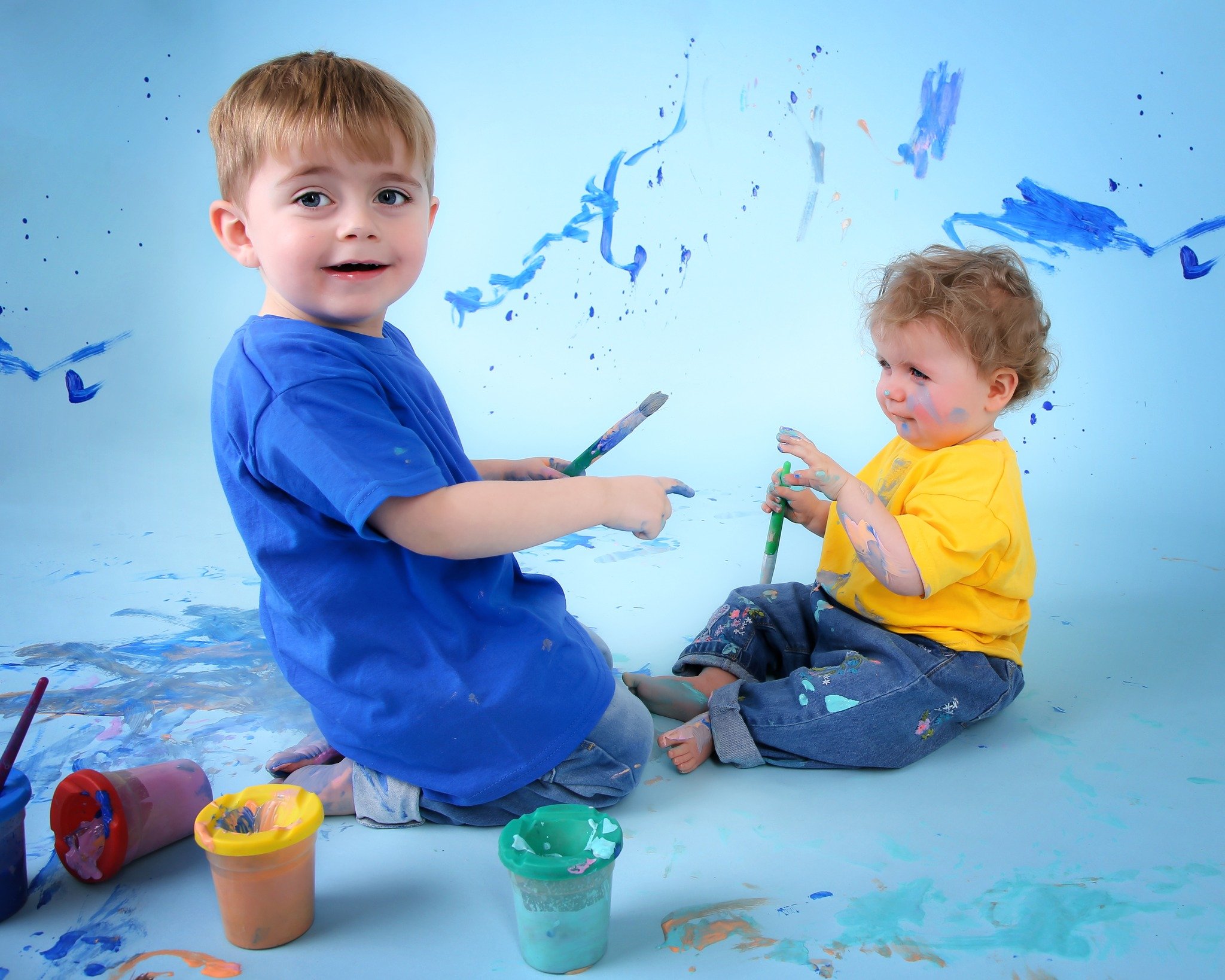 Do your kids like getting messy? Here is the one chance they can get to paint on the wall!

Photographed by Emily

#Zellig #indigbeth #paintsplash #birminghamphotographer #custardfactory